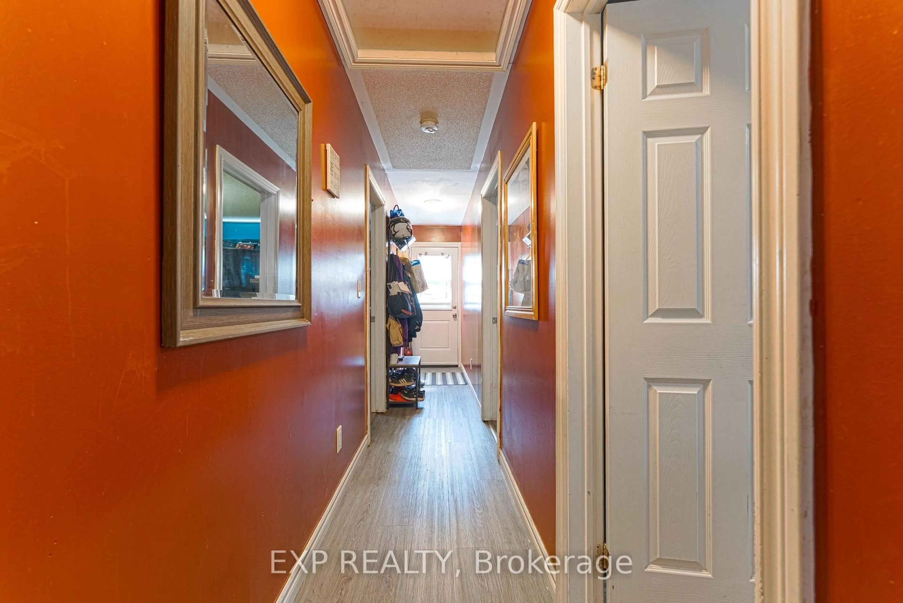 Indoor entryway for 130 Cannifton Rd, Belleville Ontario K8N 4Z6