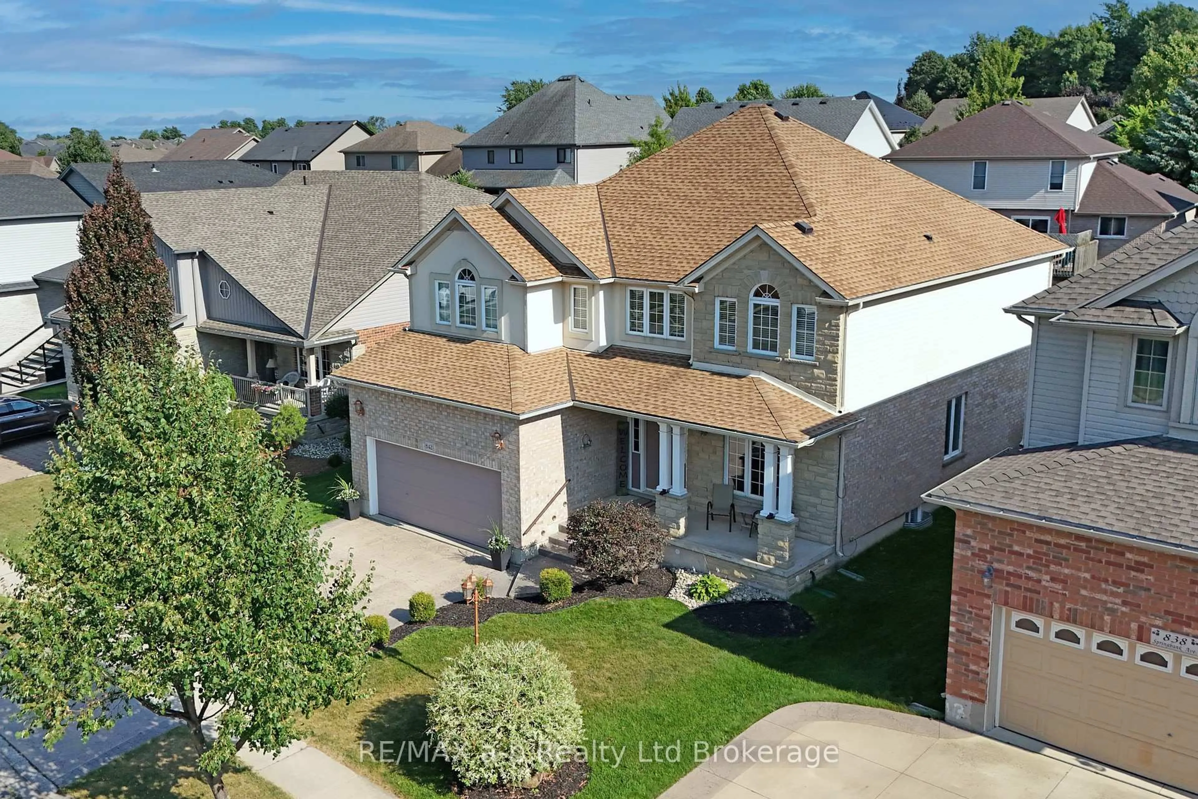 A pic from outside/outdoor area/front of a property/back of a property/a pic from drone, street for 842 Springbank Ave, Woodstock Ontario N4T 1T5