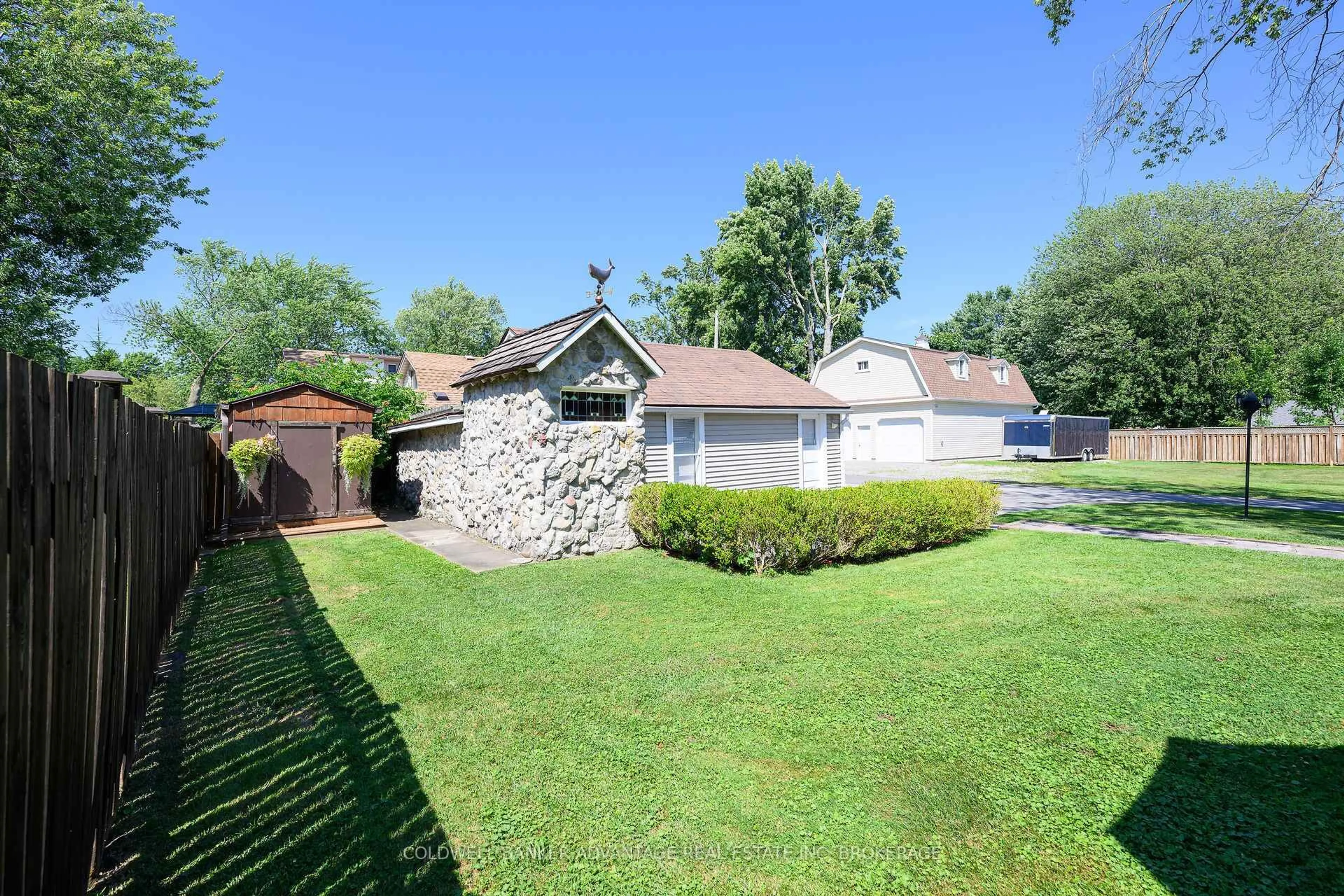 A pic from outside/outdoor area/front of a property/back of a property/a pic from drone, unknown for 191 Ash St, Port Colborne Ontario L3K 2W7