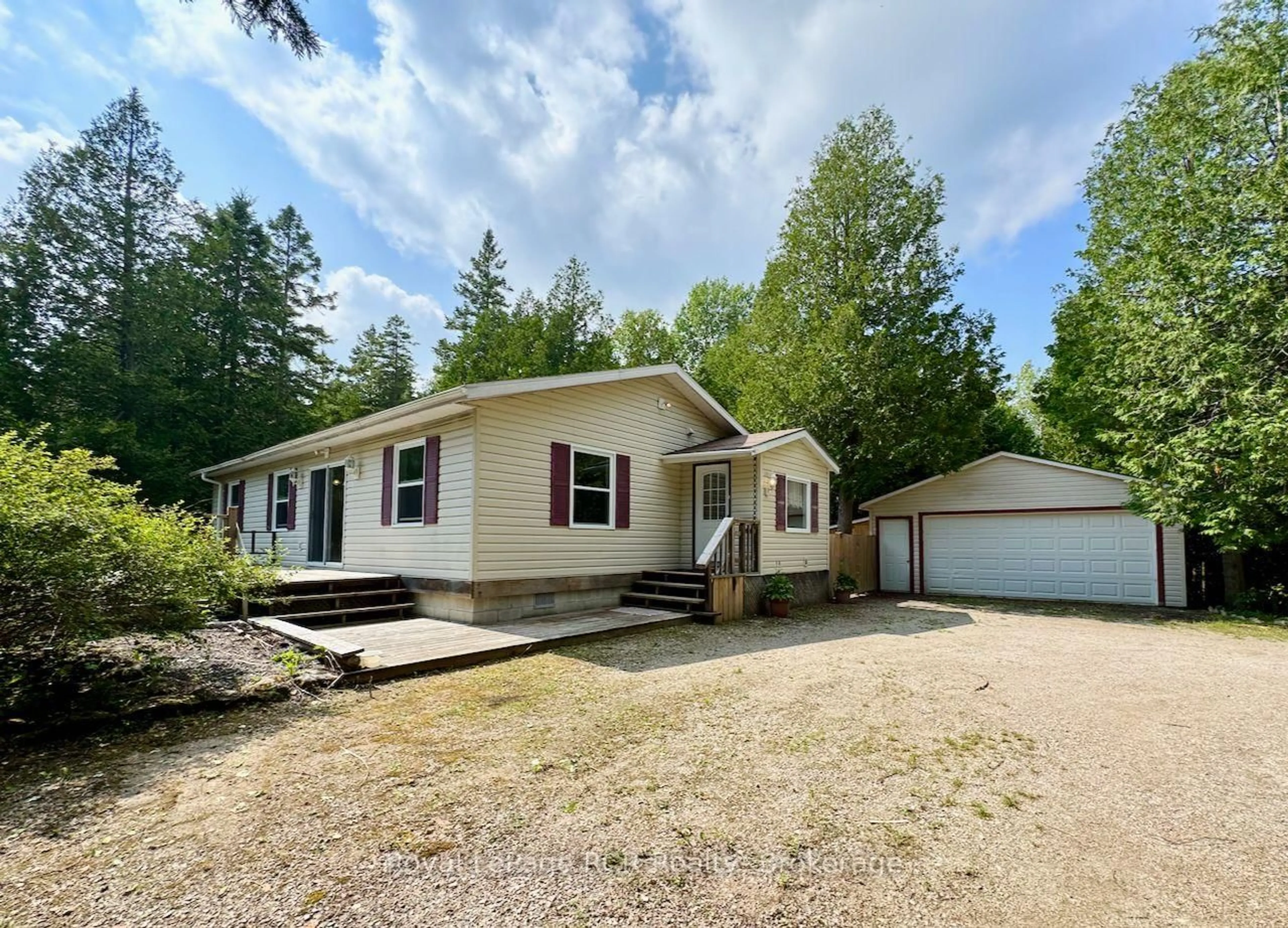 A pic from outside/outdoor area/front of a property/back of a property/a pic from drone, unknown for 323 East Road Rr 4 Rd, Northern Bruce Peninsula Ontario N0H 1W0