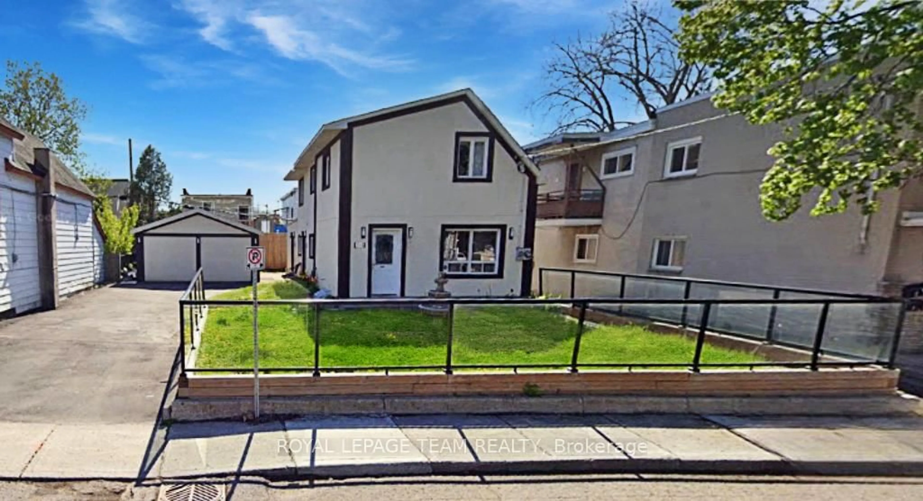 A pic from outside/outdoor area/front of a property/back of a property/a pic from drone, street for 244 Hannah St, Ottawa Ontario K1L 7N2