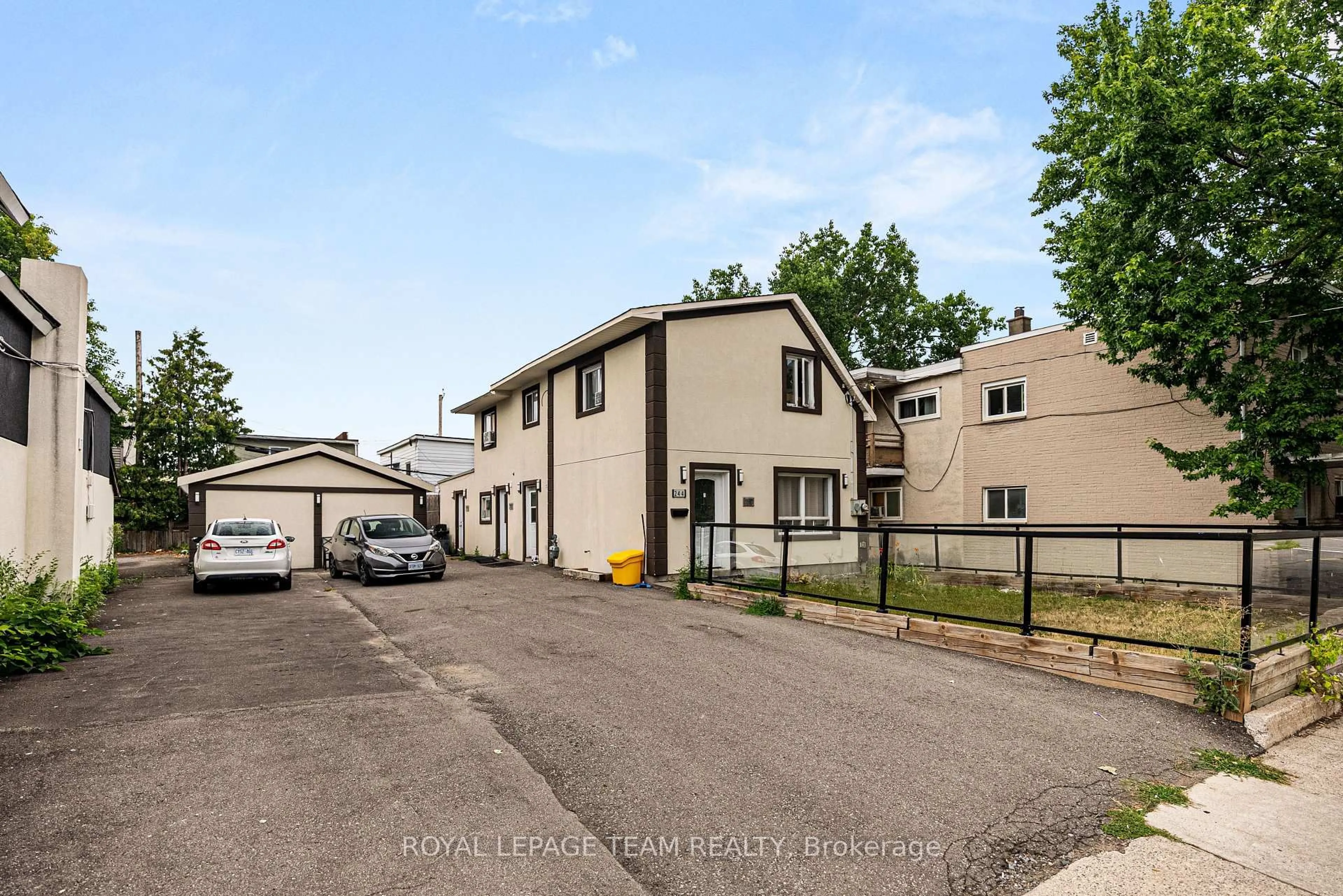 A pic from outside/outdoor area/front of a property/back of a property/a pic from drone, street for 244 Hannah St, Ottawa Ontario K1L 7N2