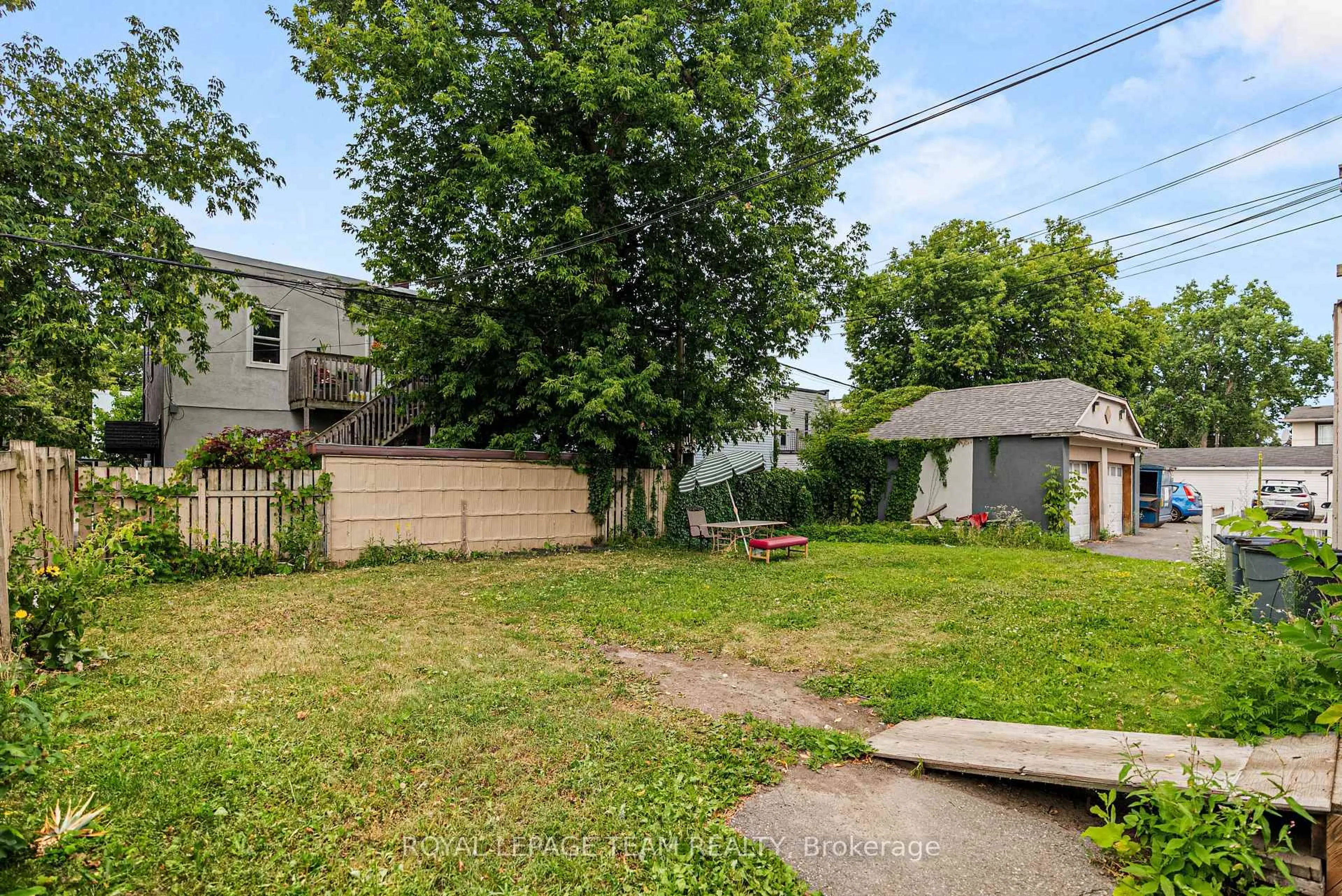 Patio, street for 256 Hannah St, Ottawa Ontario K1L 7N2