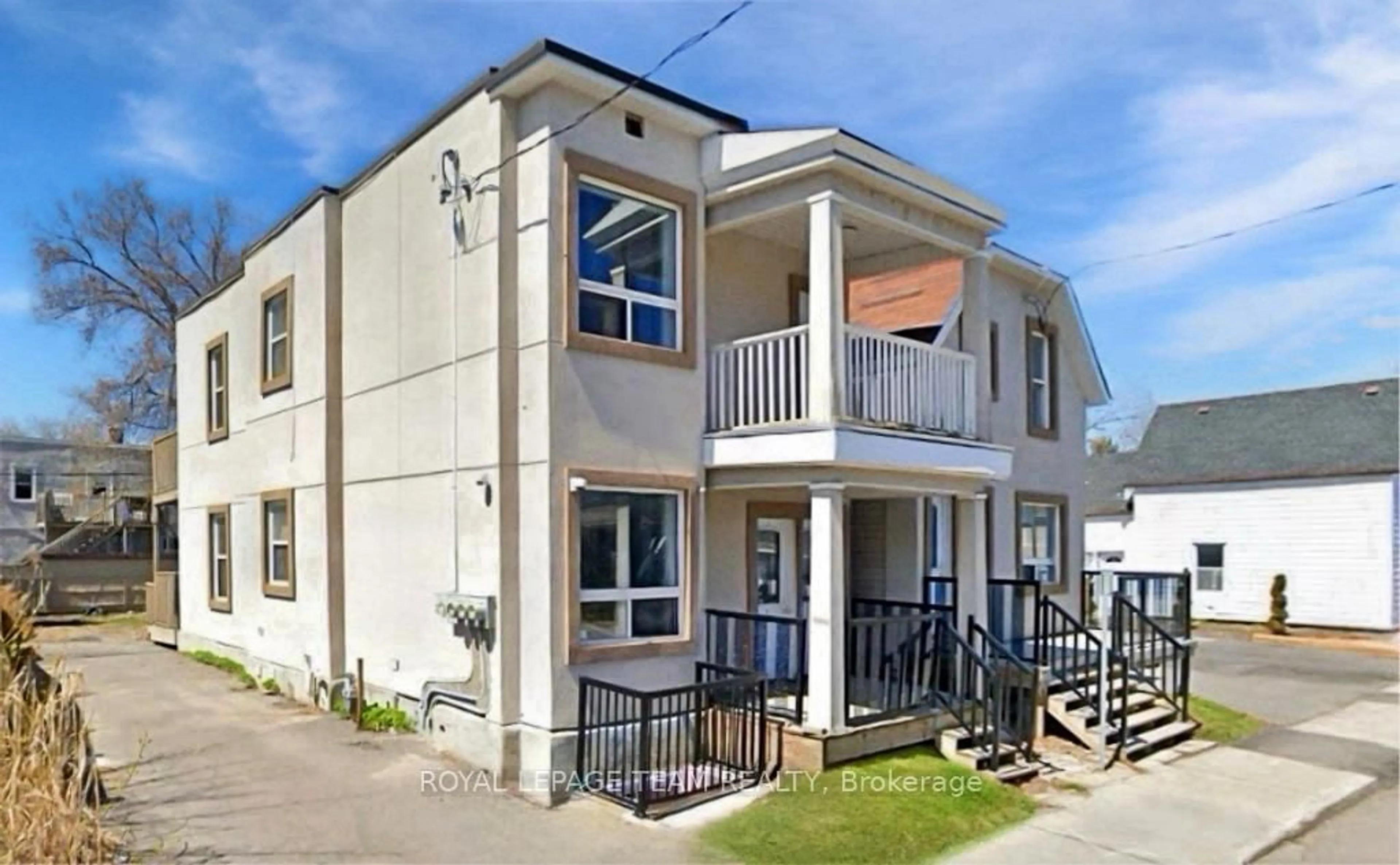 Patio, building for 258 Hannah St, Ottawa Ontario K1L 7N2