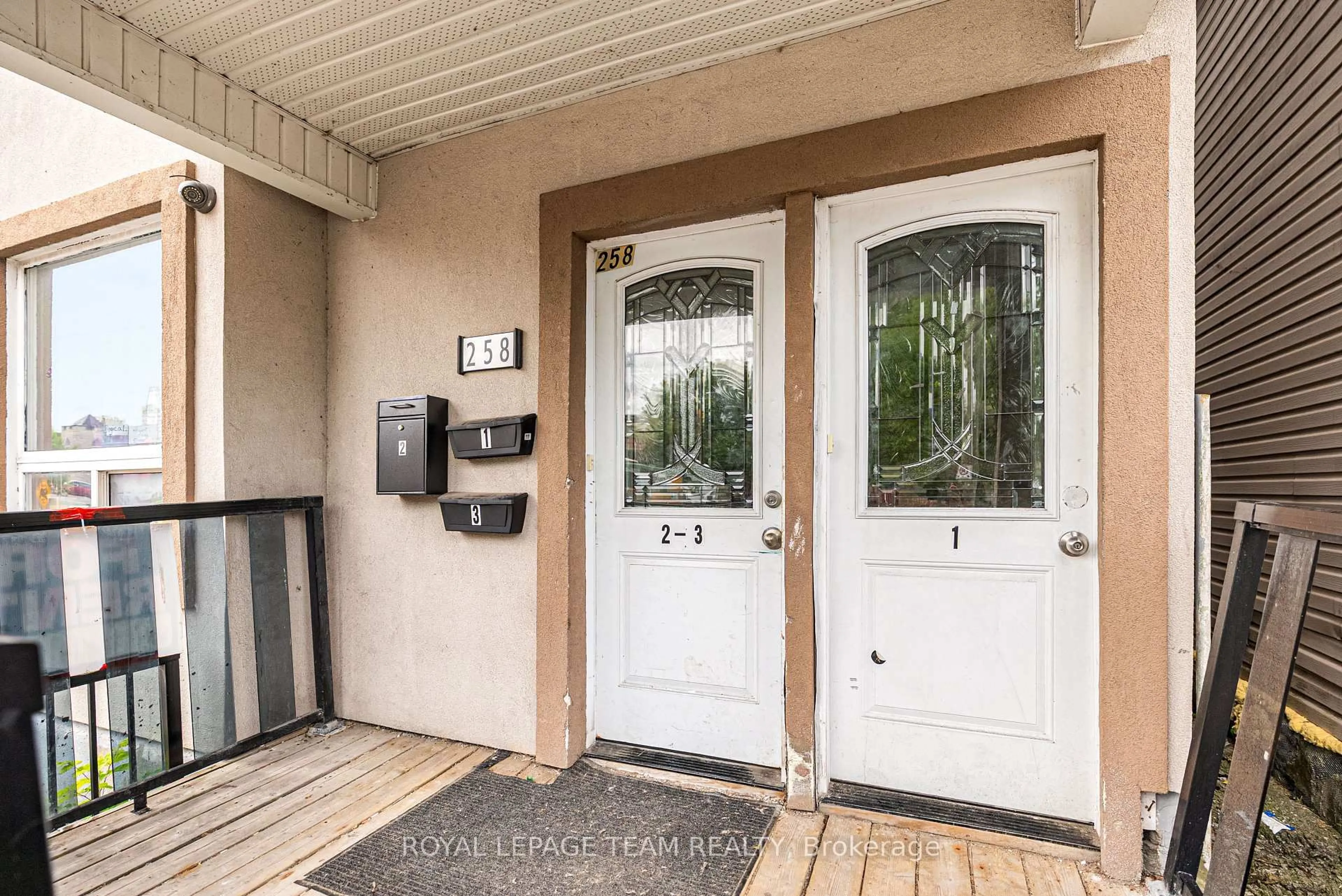 Indoor entryway for 258 Hannah St, Ottawa Ontario K1L 7N2