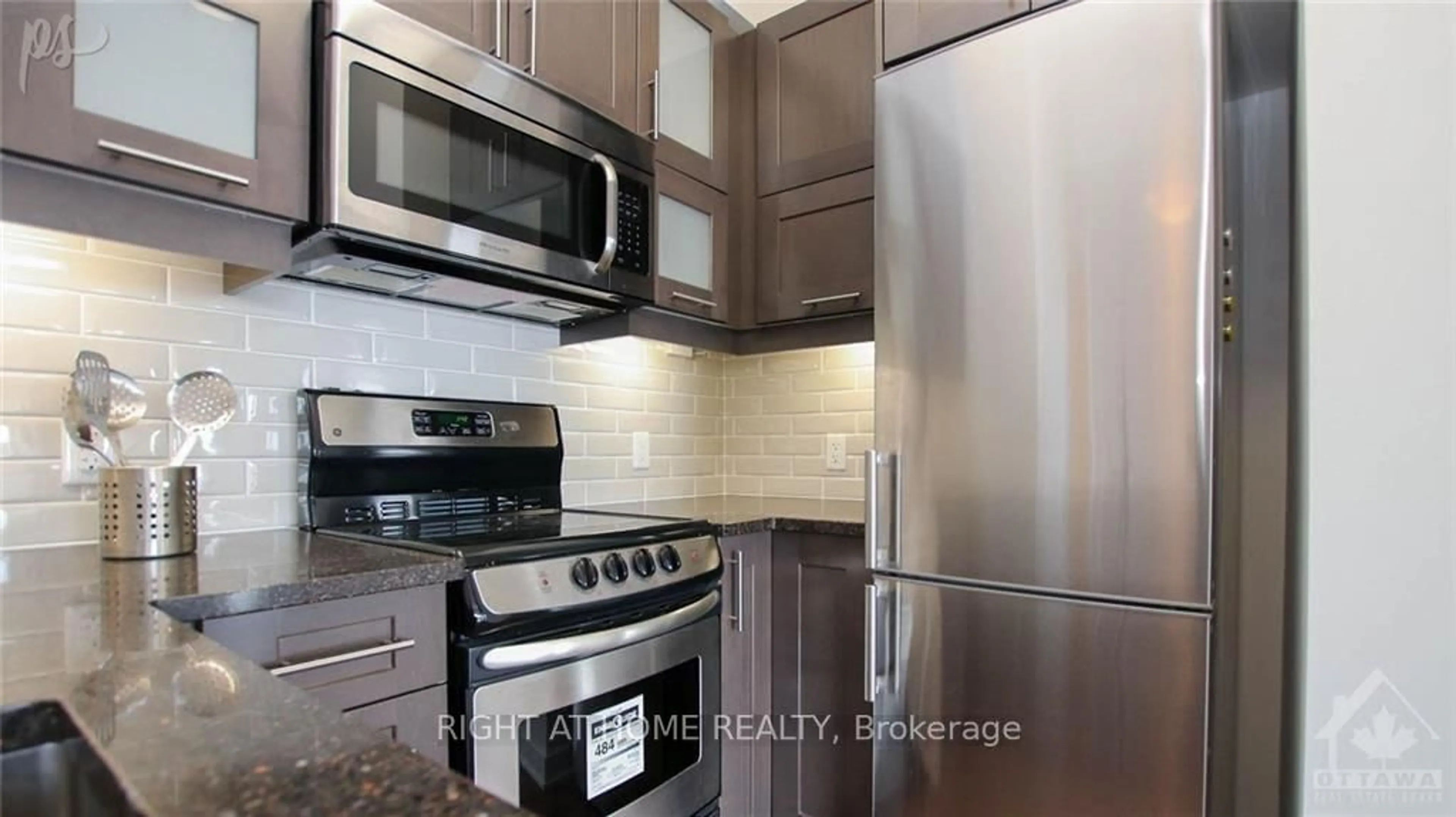 Standard kitchen, unknown for 40 Nepean St #2306, Ottawa Ontario K2P 0X5