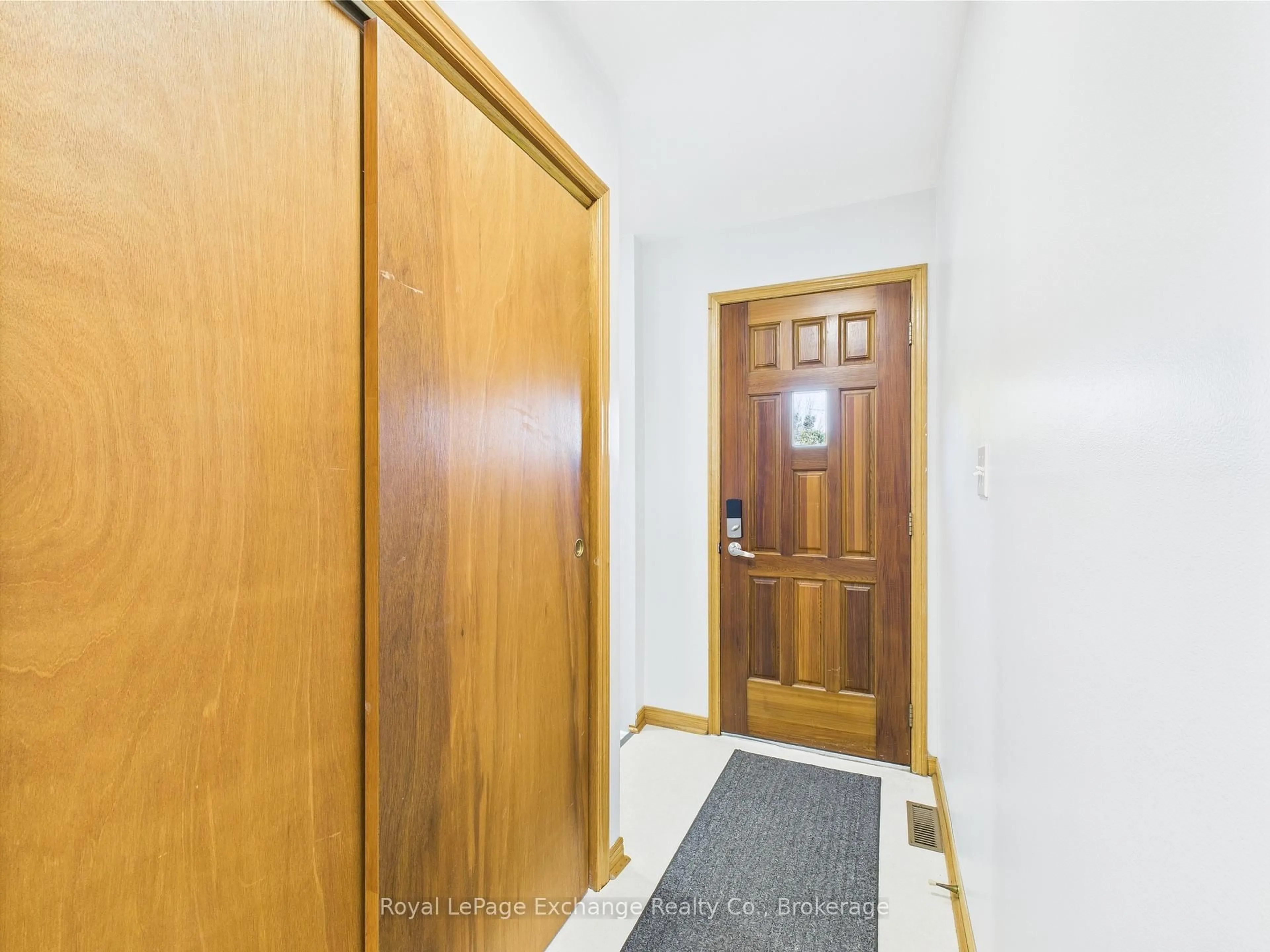 Indoor foyer for 85435 Mcdonald Line, Ashfield-Colborne-Wawanosh Ontario N7A 3X9