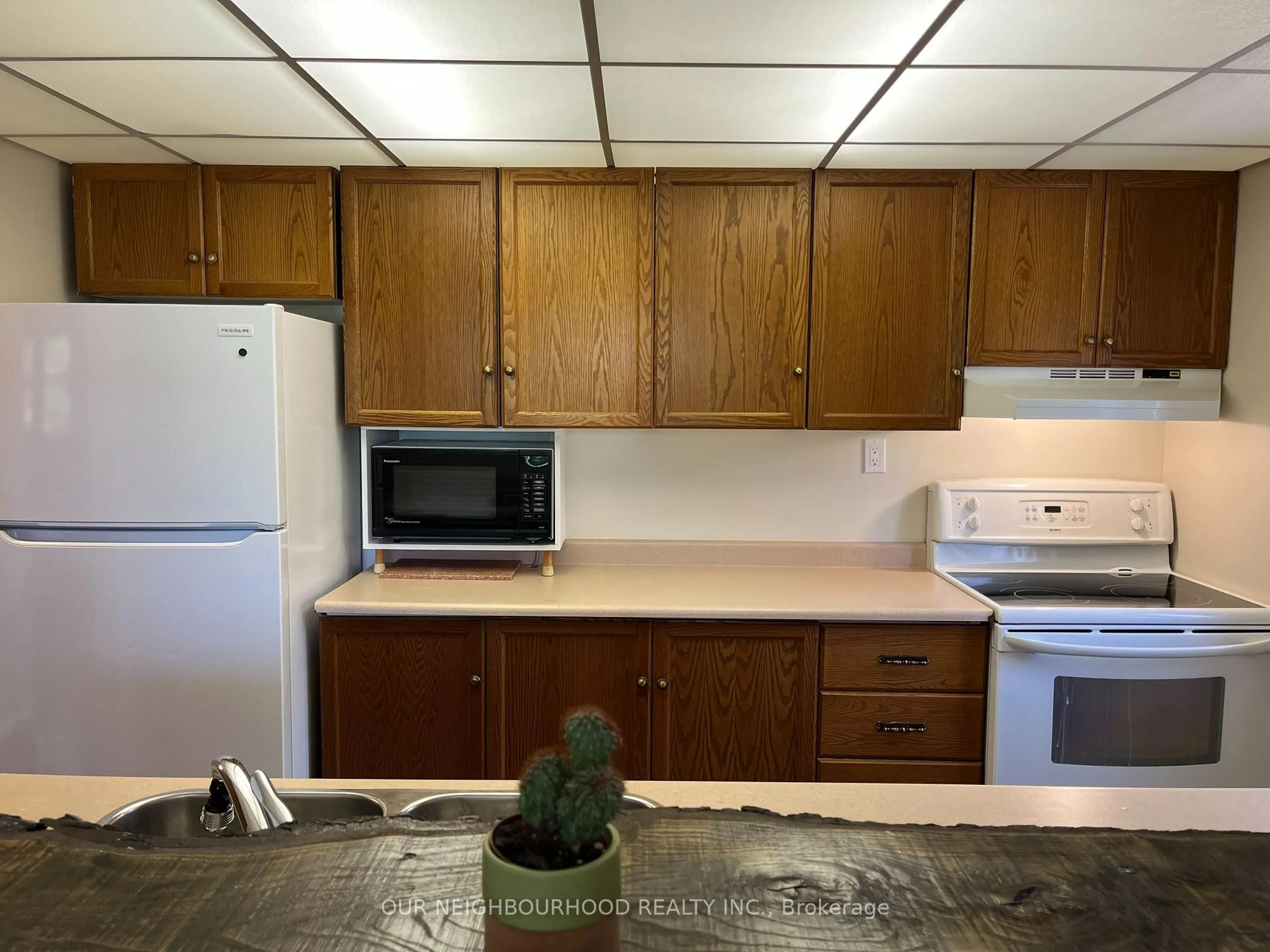 Standard kitchen, unknown for 72 Lakeshore Rd, Limoges Ontario K0K 2M0