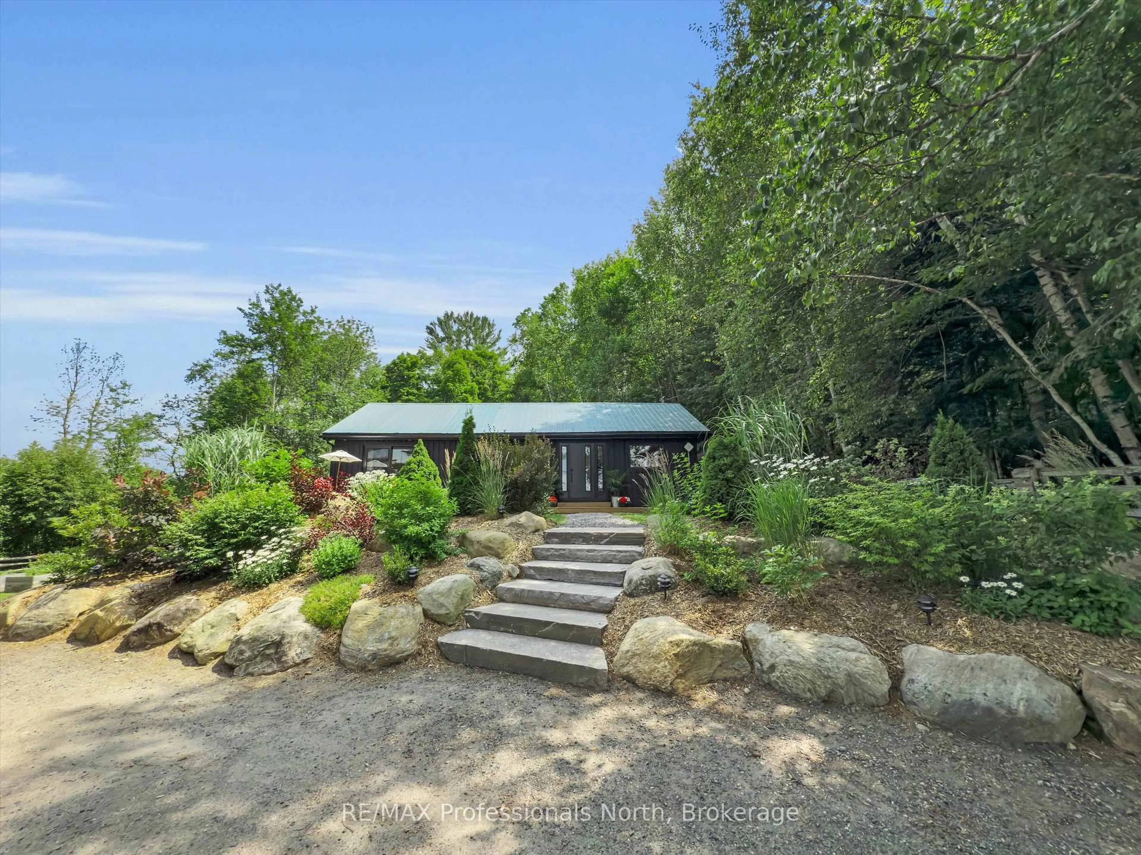 A pic from outside/outdoor area/front of a property/back of a property/a pic from drone, water/lake/river/ocean view for 1428 Echo Lake Rd, Lake of Bays Ontario P0B 1A0