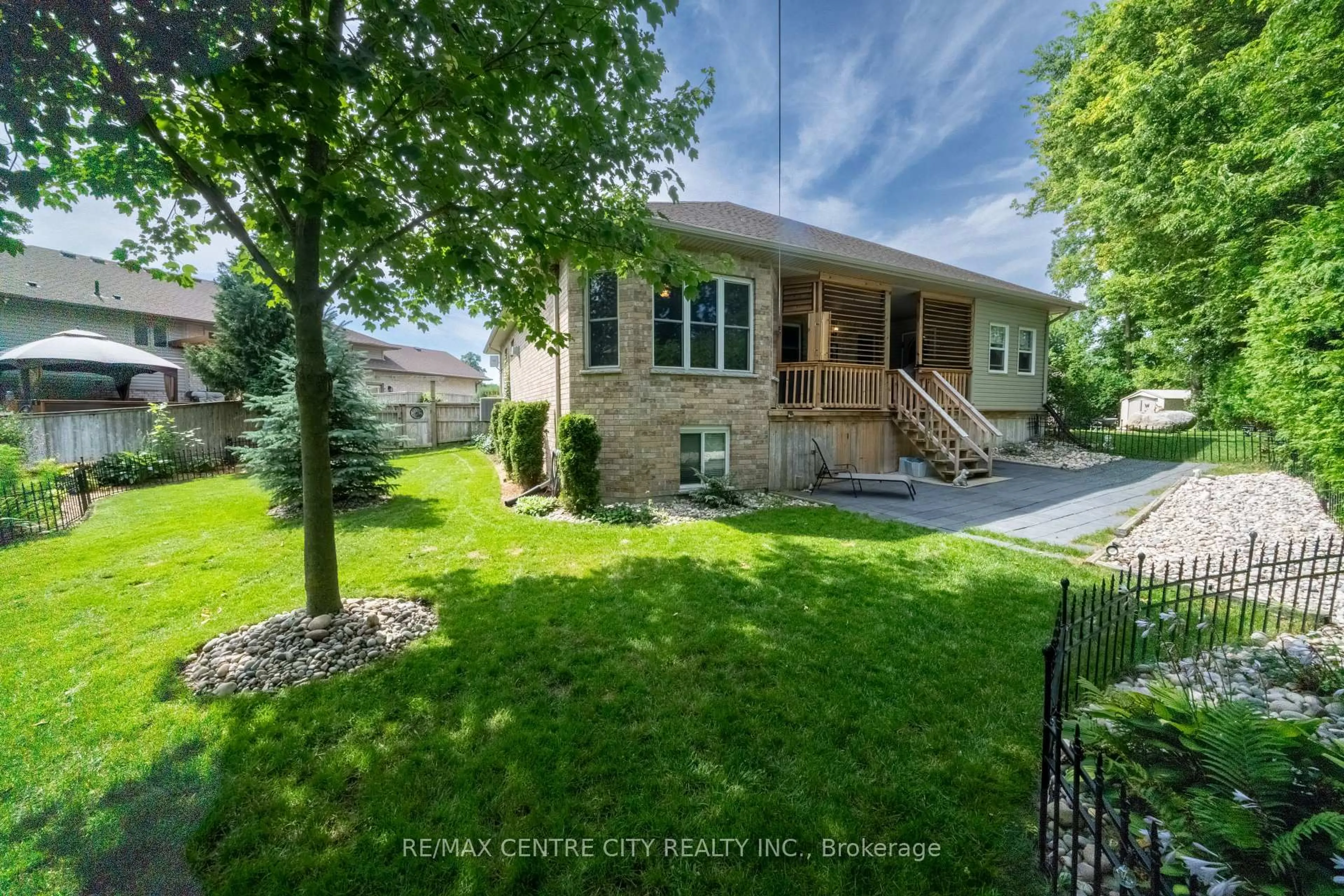 A pic from outside/outdoor area/front of a property/back of a property/a pic from drone, street for 37 BRIDLE Path, Strathroy-Caradoc Ontario N7G 4K4