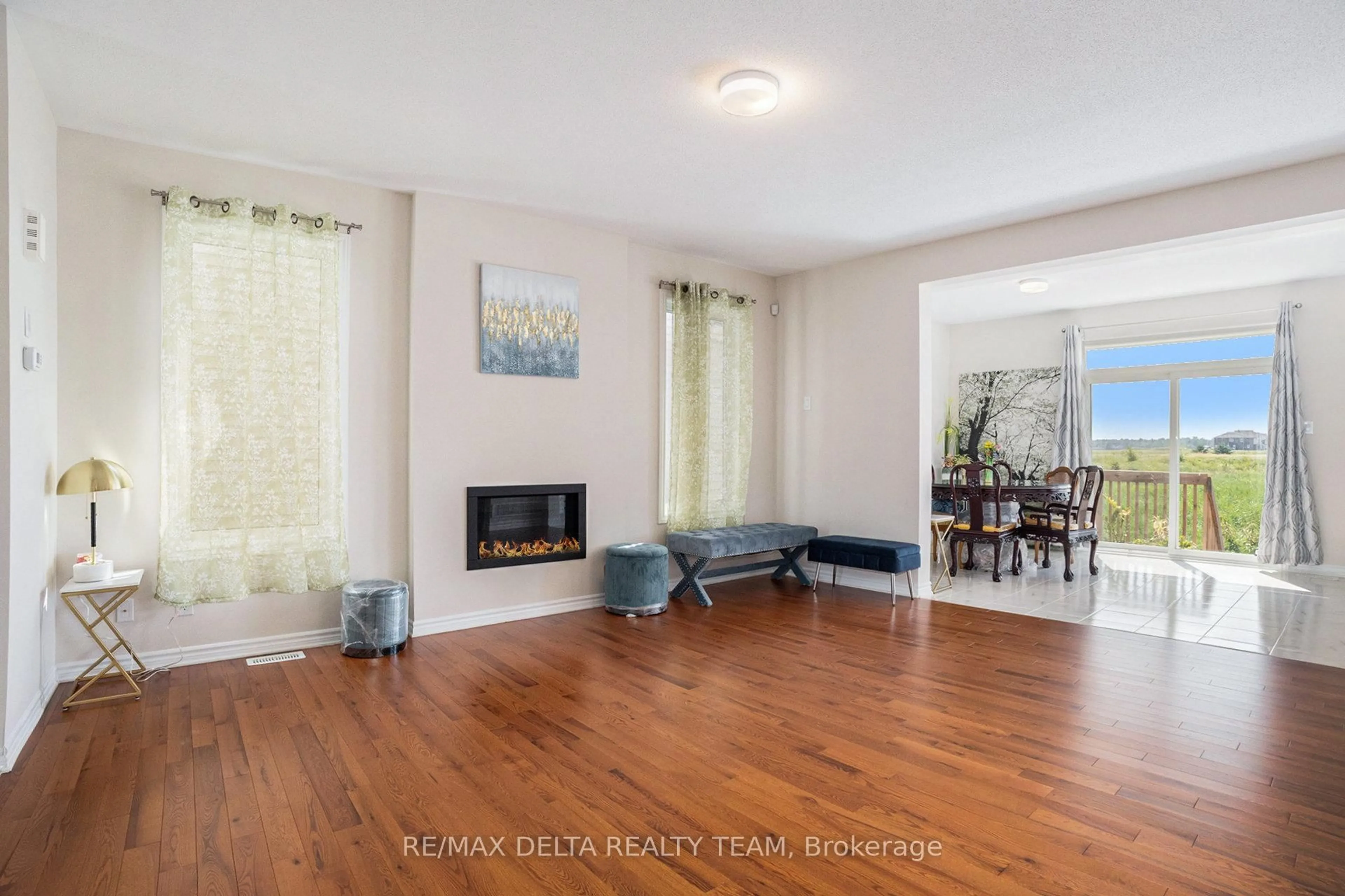 Living room with furniture, wood/laminate floor for 822 Henslow's Circ, Orleans Ontario K4A 5H6