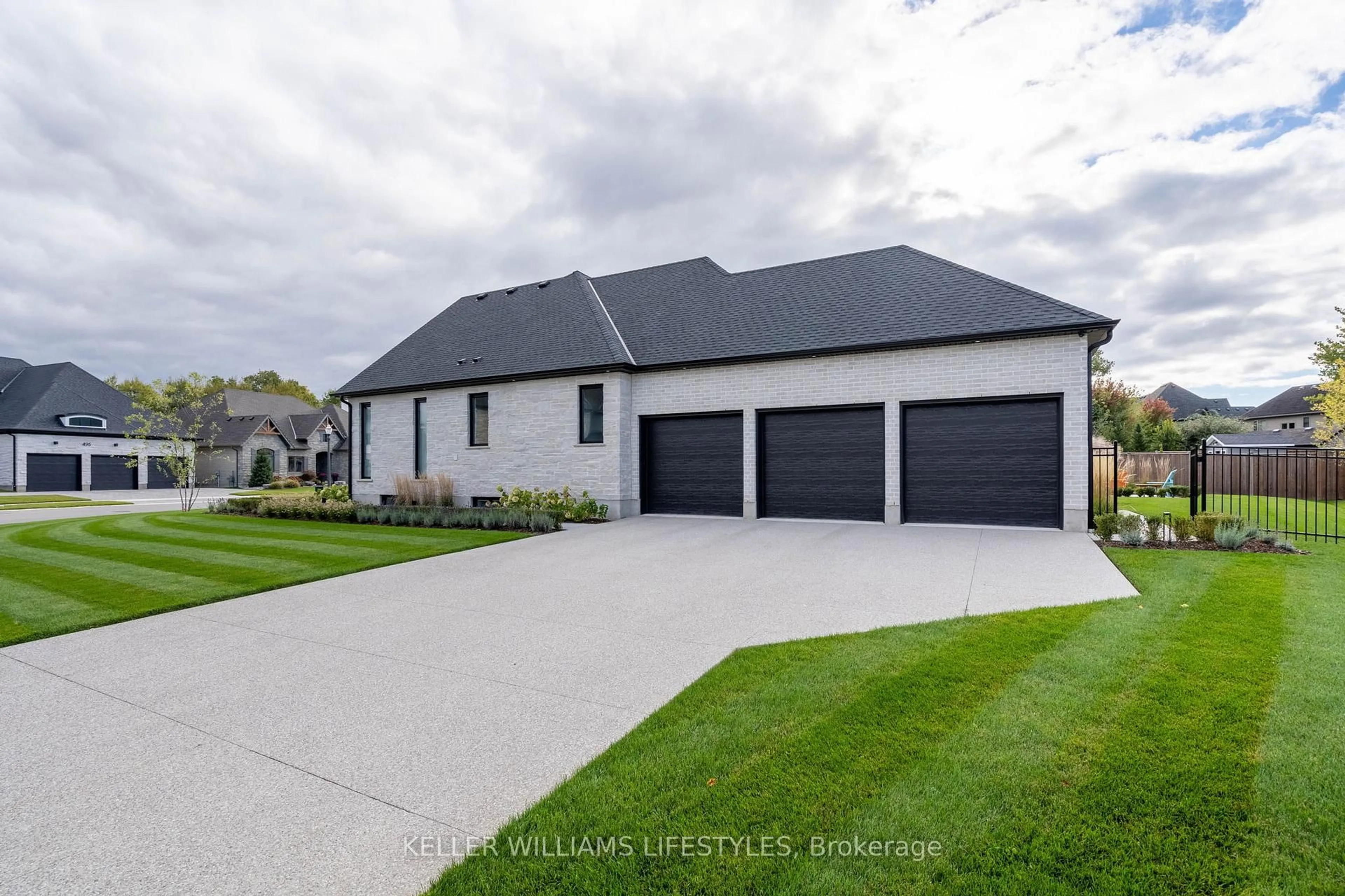 Unknown for 490 Eagletrace Dr, London North Ontario N6G 0E5