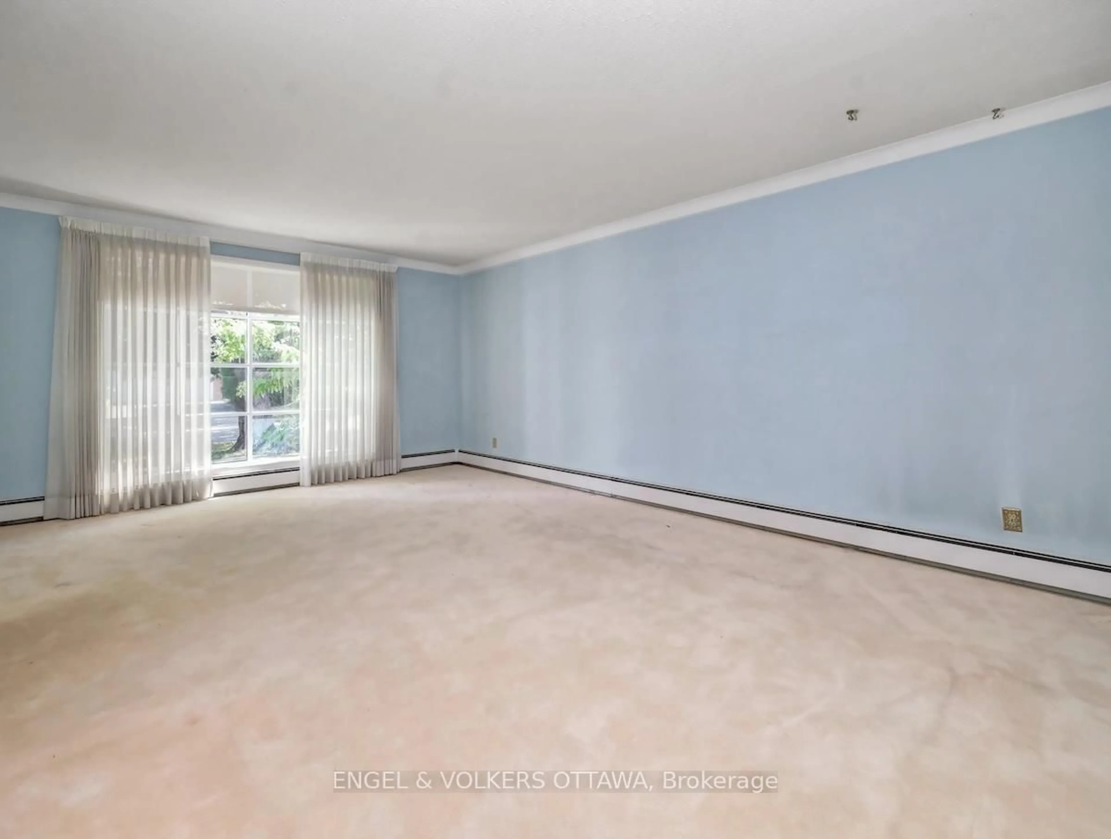 A pic of a room for 968 Sadler Cres, Ottawa Ontario K2B 5H7