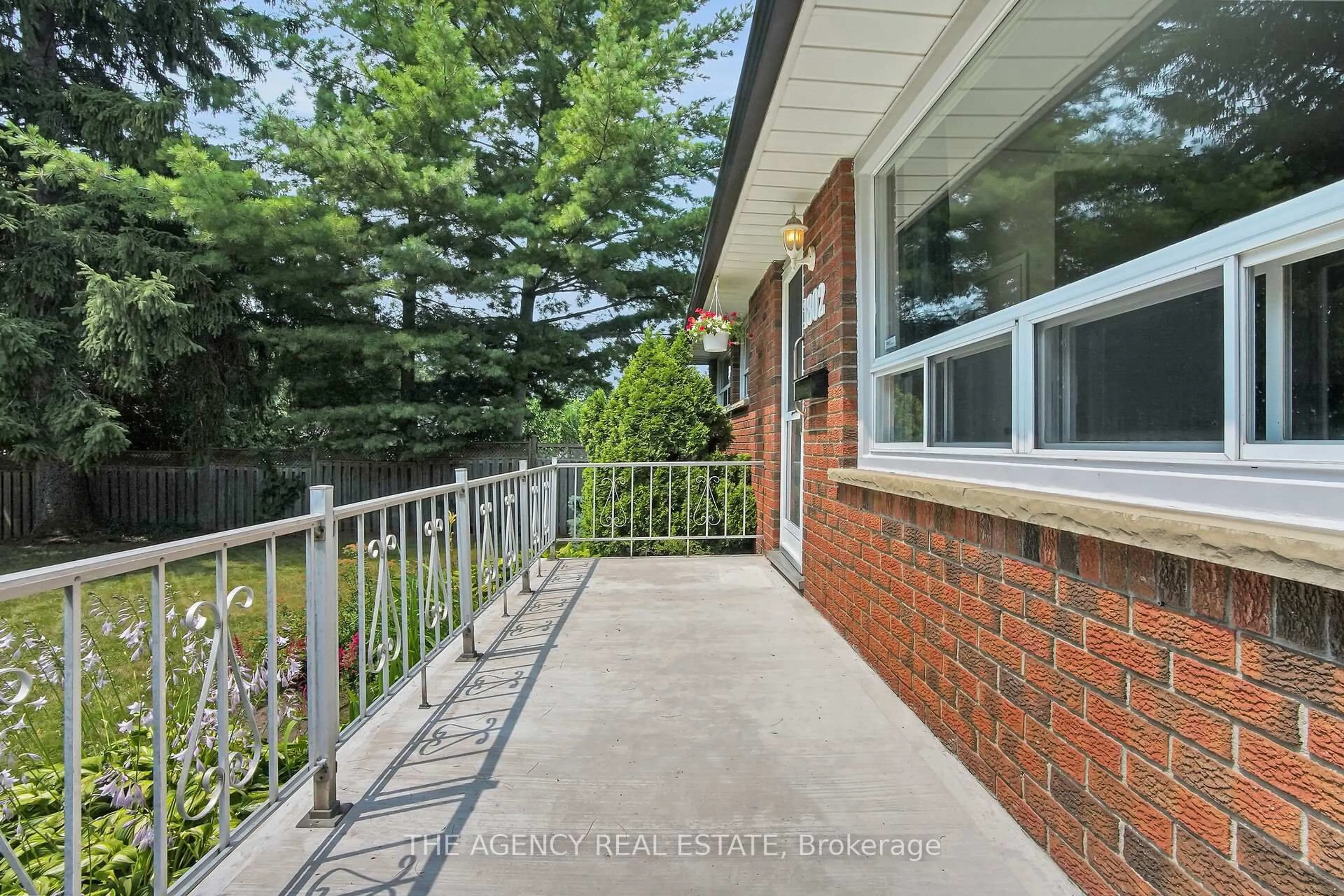 Patio, water/lake/river/ocean view for 1802 Whitehall Dr, London East Ontario N5W 1Z3