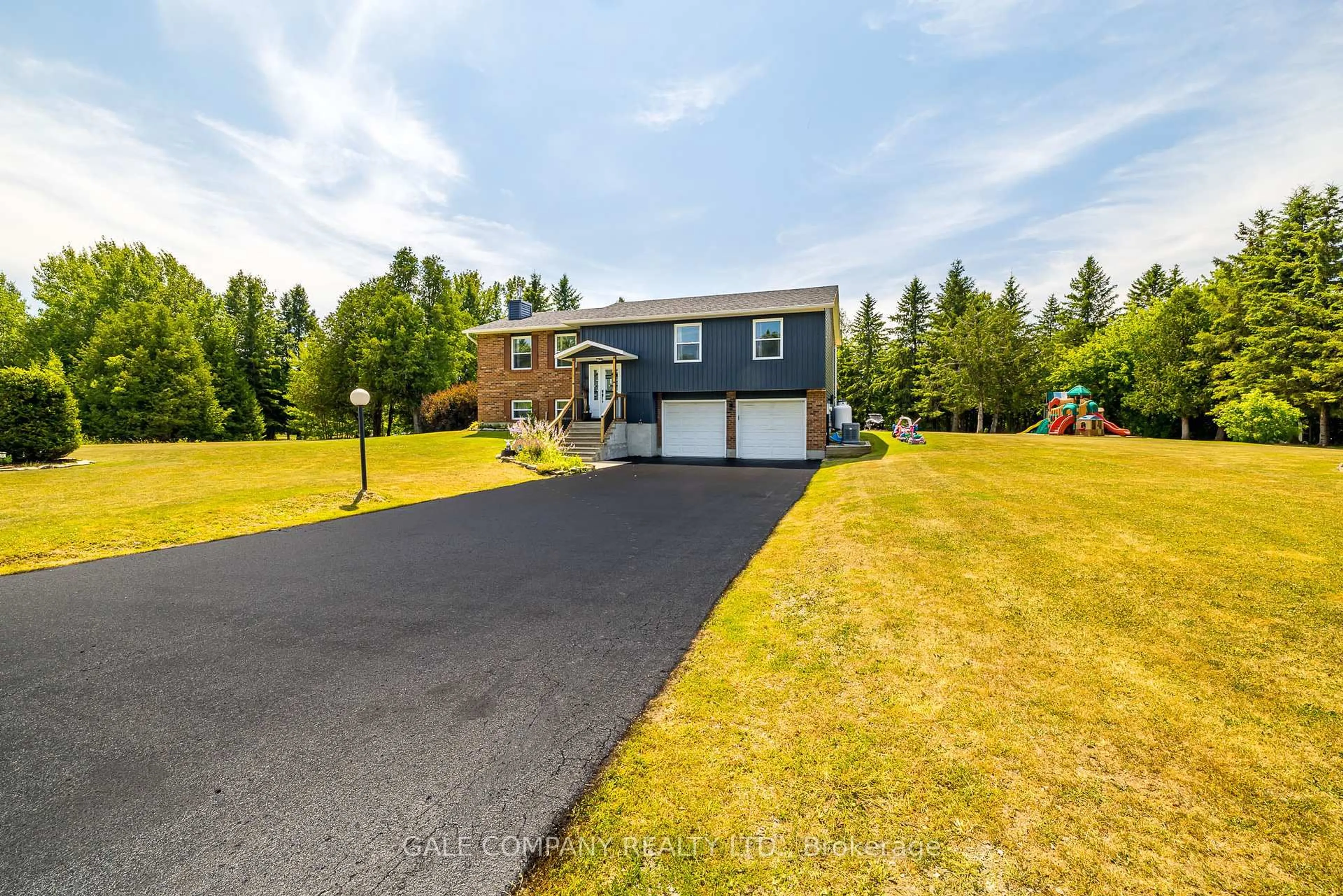 A pic from outside/outdoor area/front of a property/back of a property/a pic from drone, unknown for 169 Greystone Dr, Almonte Ontario K0A 1A0