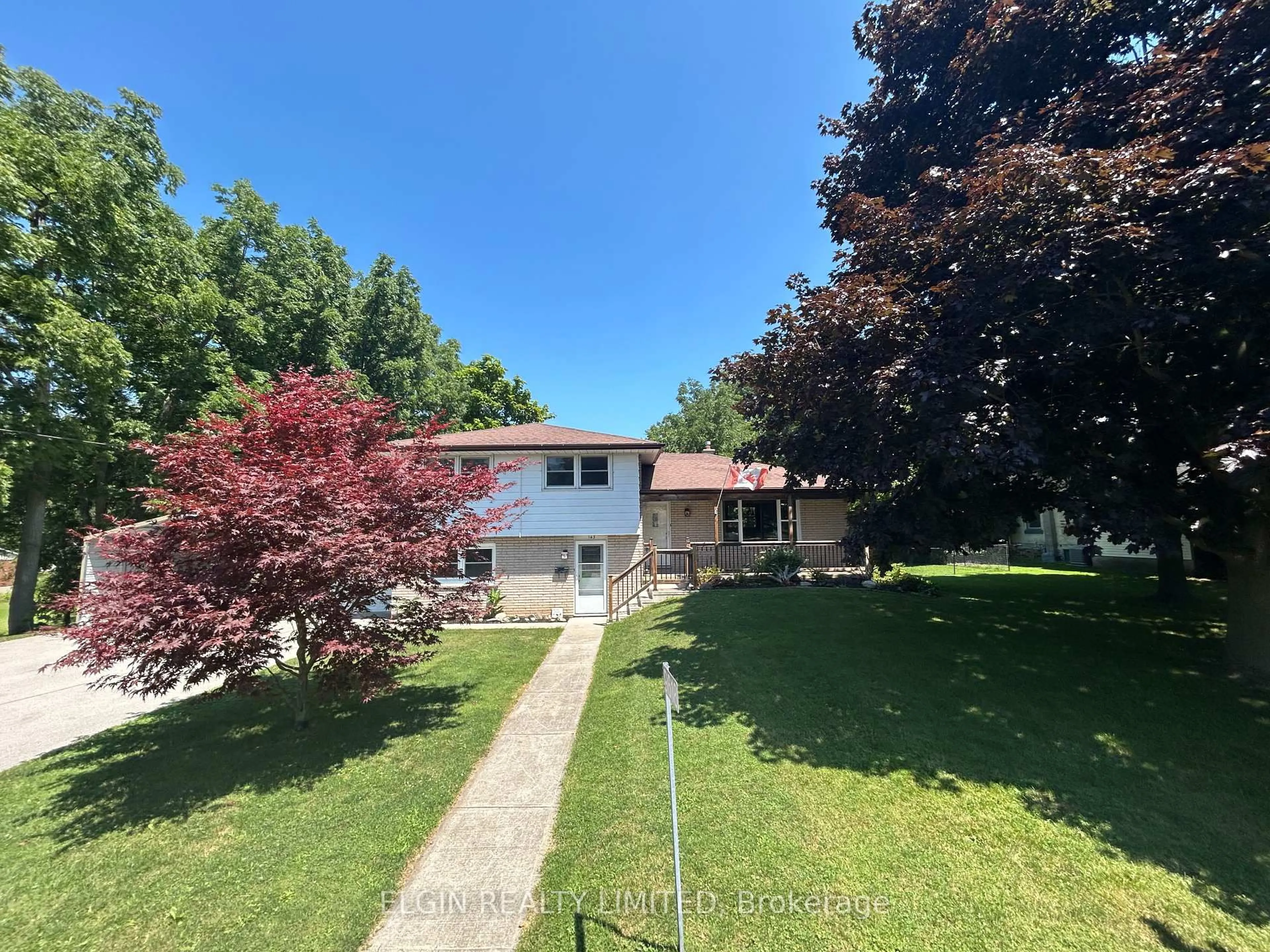 A pic from outside/outdoor area/front of a property/back of a property/a pic from drone, street for 9618 Francis St, Southwold Ontario N0L 2E0