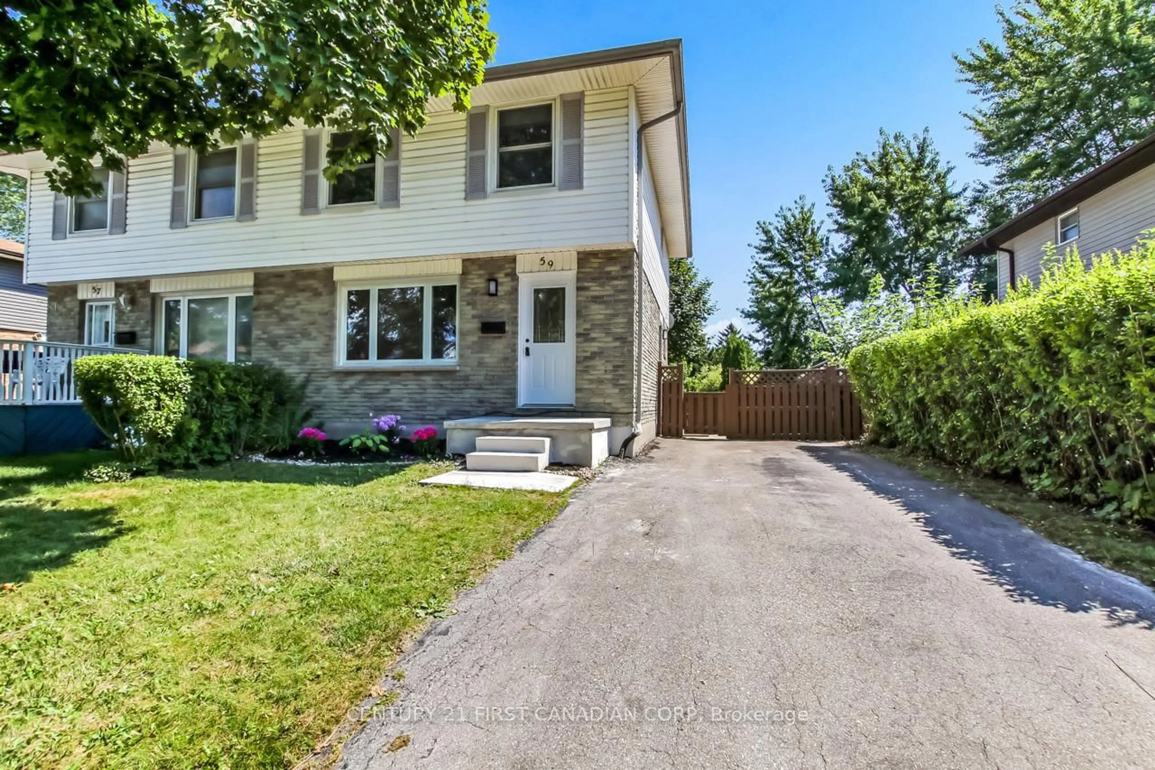 Home with vinyl exterior material, street for 59 Augusta Cres, London South Ontario N6E 2C9
