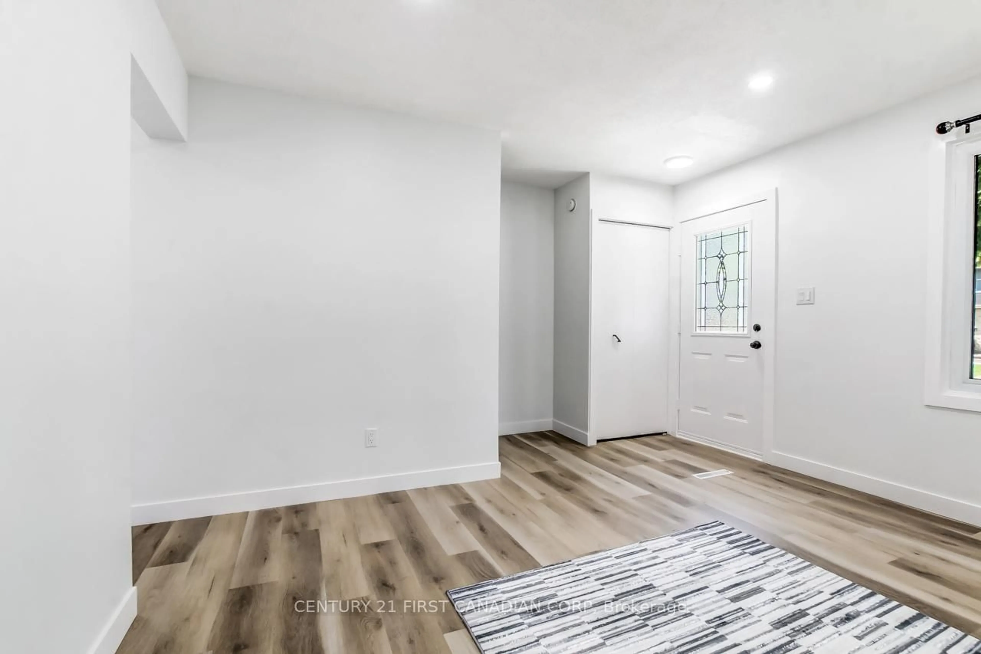 Indoor entryway for 59 Augusta Cres, London South Ontario N6E 2C9