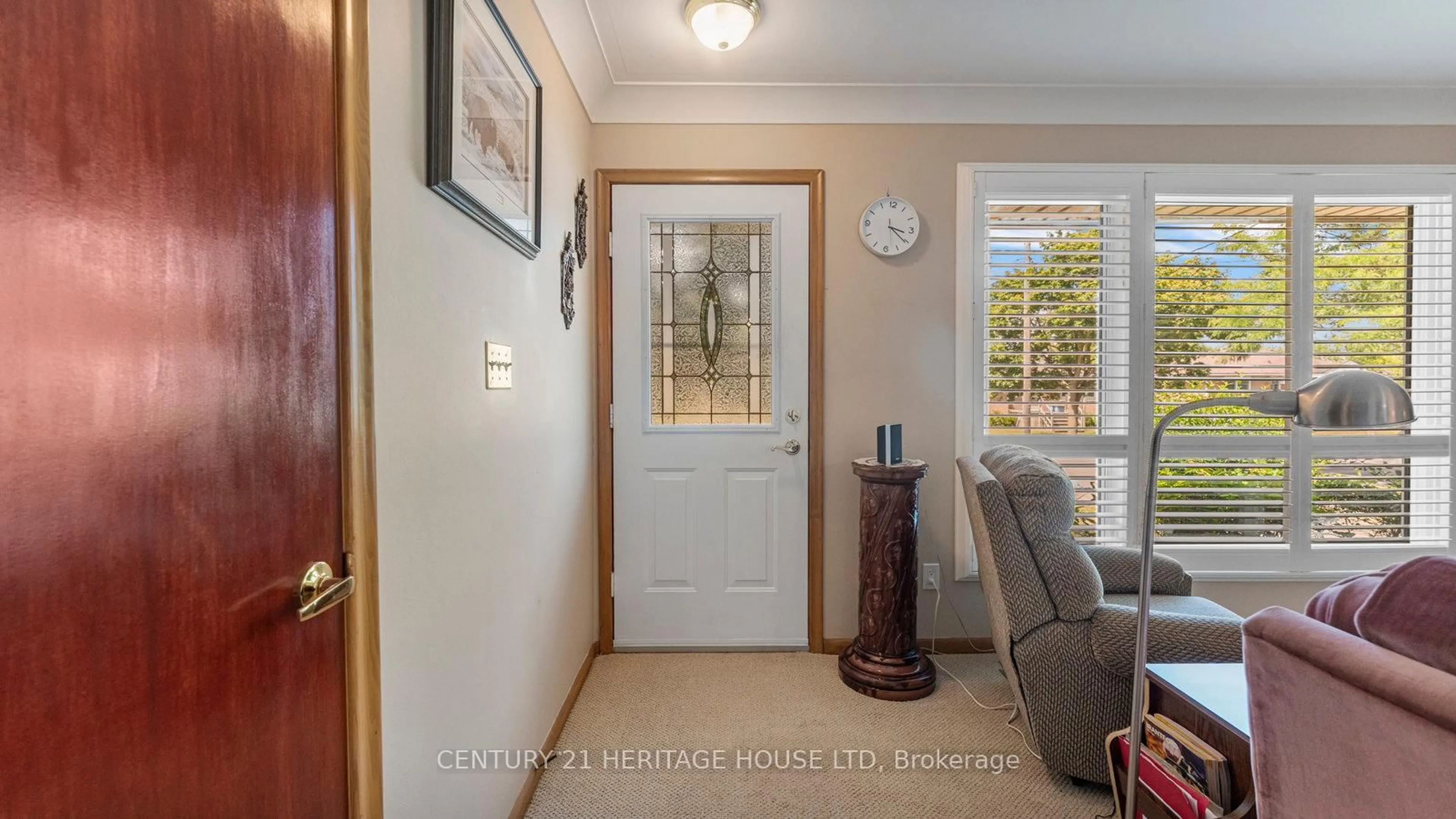 Indoor entryway for 31 Albemarle St, Brantford Ontario N3S 4N5