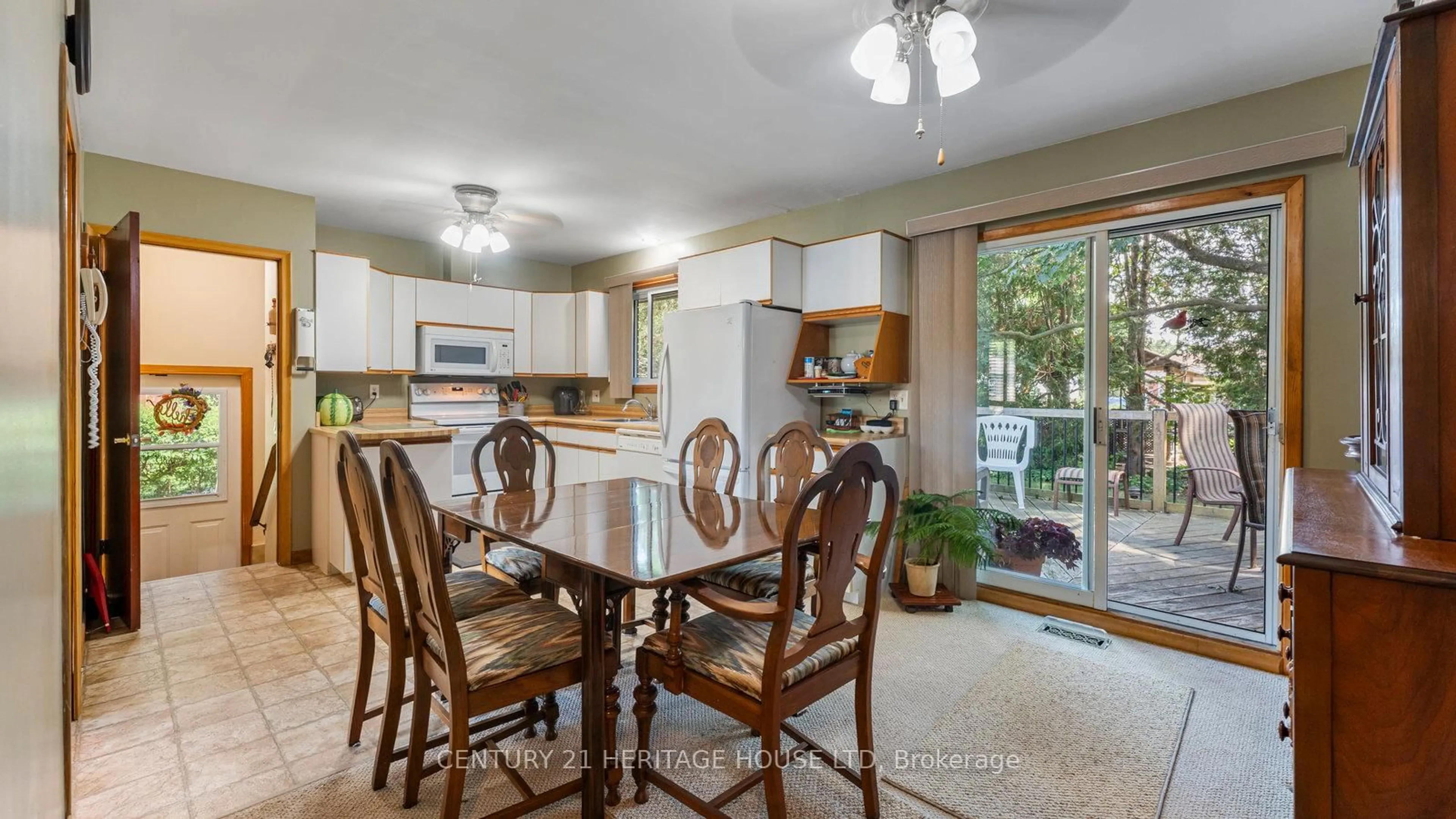 Dining room, unknown for 31 Albemarle St, Brantford Ontario N3S 4N5
