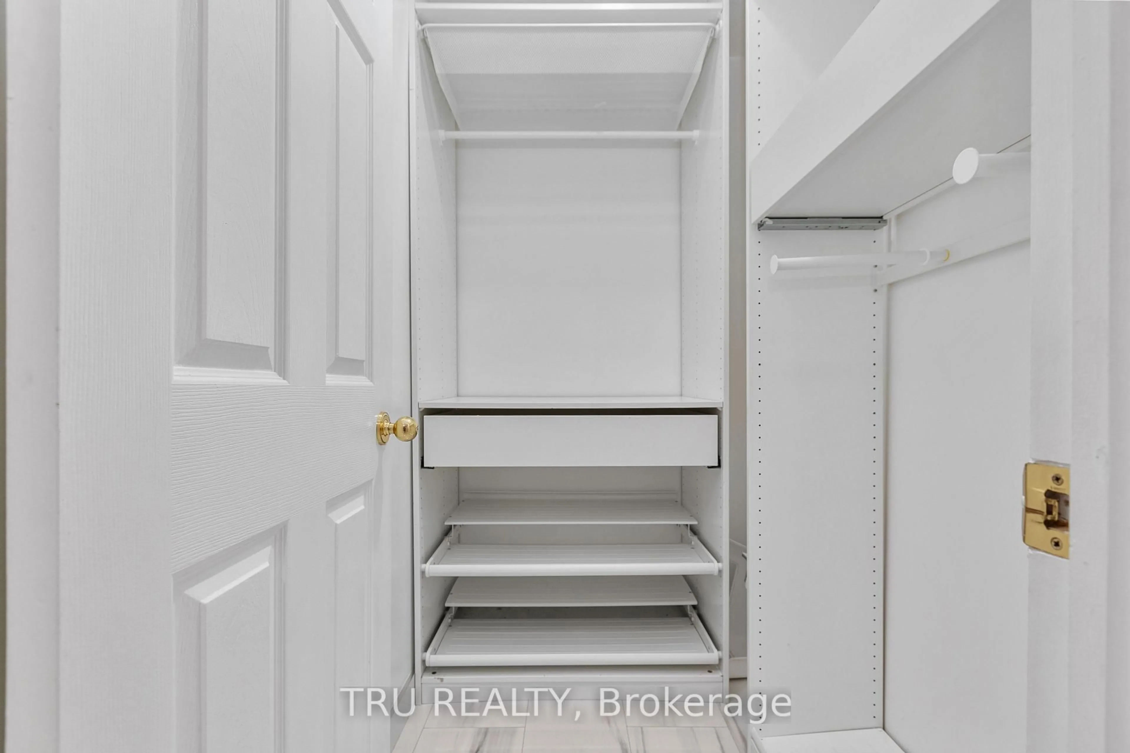 Storage room or clothes room or walk-in closet for 28 Borealis Cres, Ottawa Ontario K1K 4T4