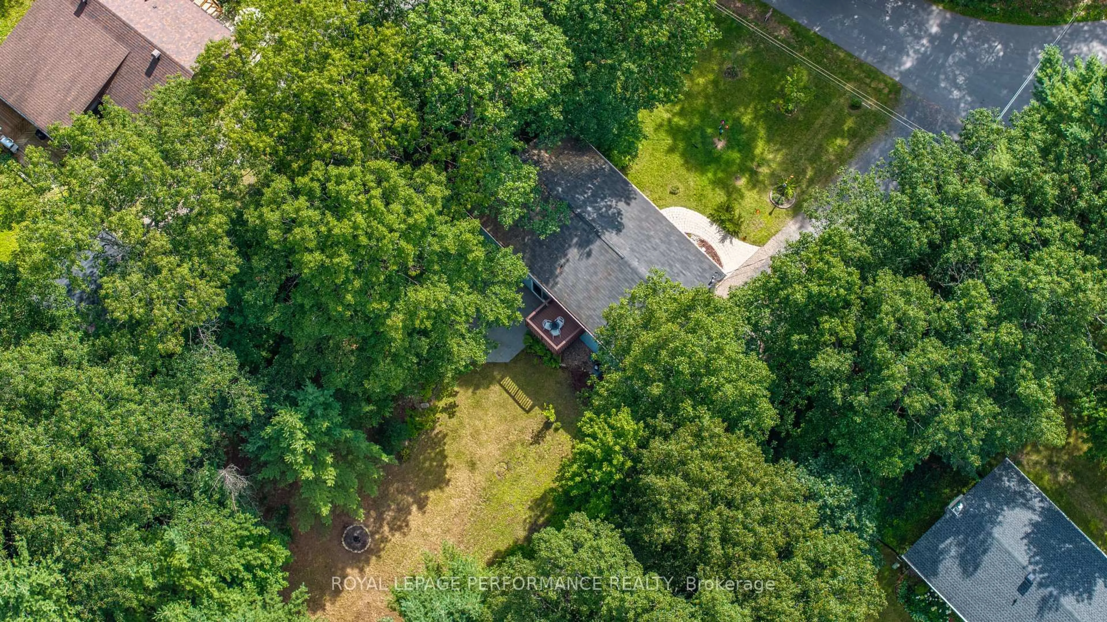 A pic from outside/outdoor area/front of a property/back of a property/a pic from drone, unknown for 140 Holiday Dr, Ottawa Ontario K0A 3M0