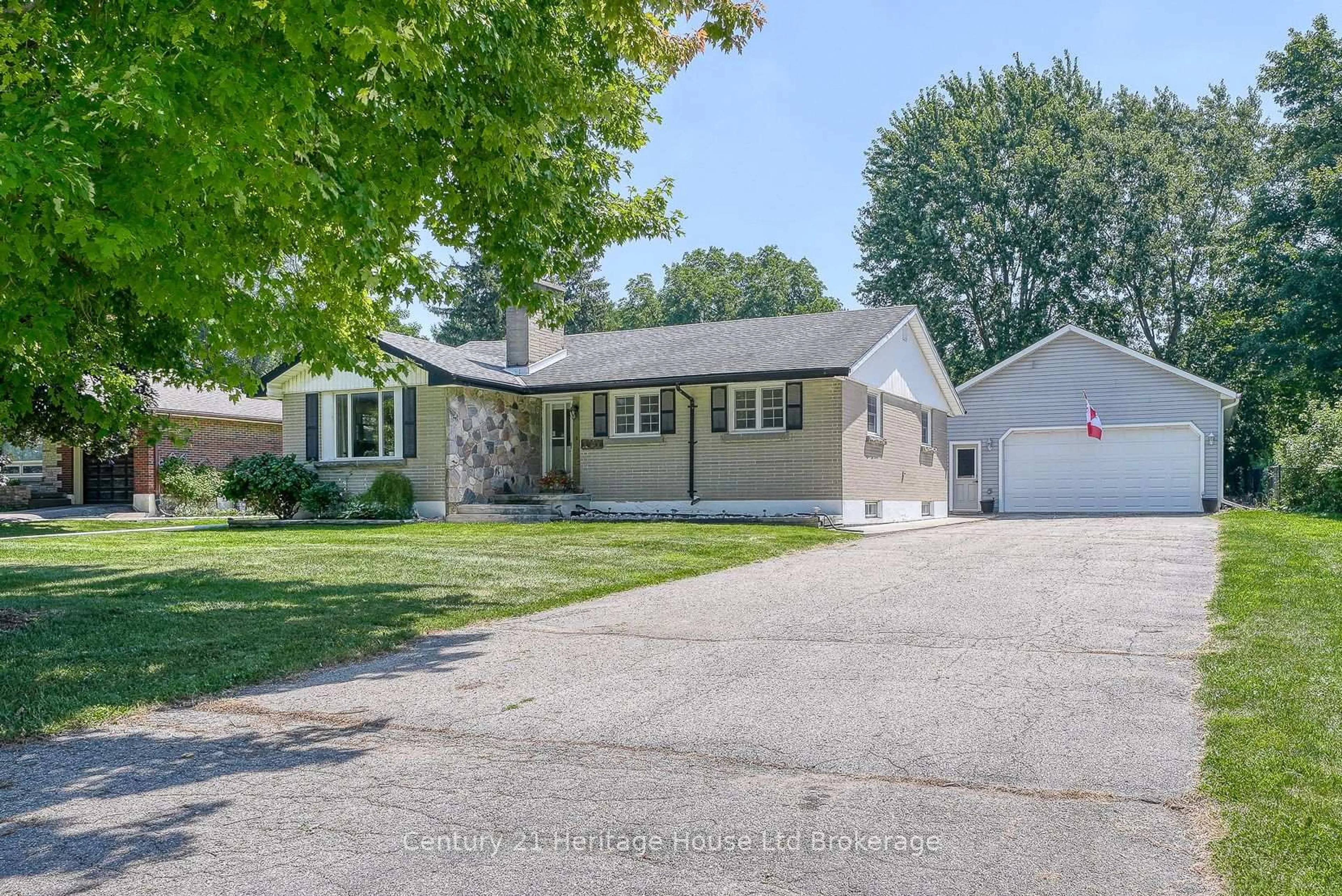 Home with vinyl exterior material, street for 584450 Beachville Rd, South-West Oxford Ontario N0J 1A0