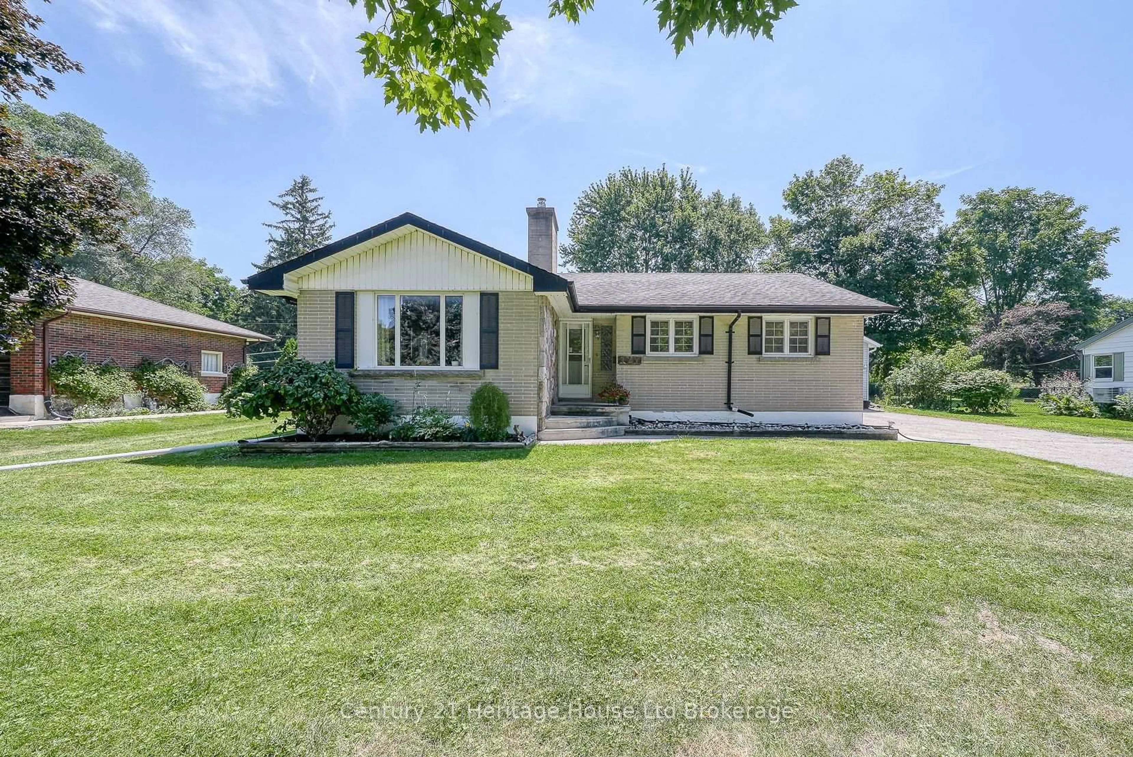 Home with vinyl exterior material, street for 584450 Beachville Rd, South-West Oxford Ontario N0J 1A0