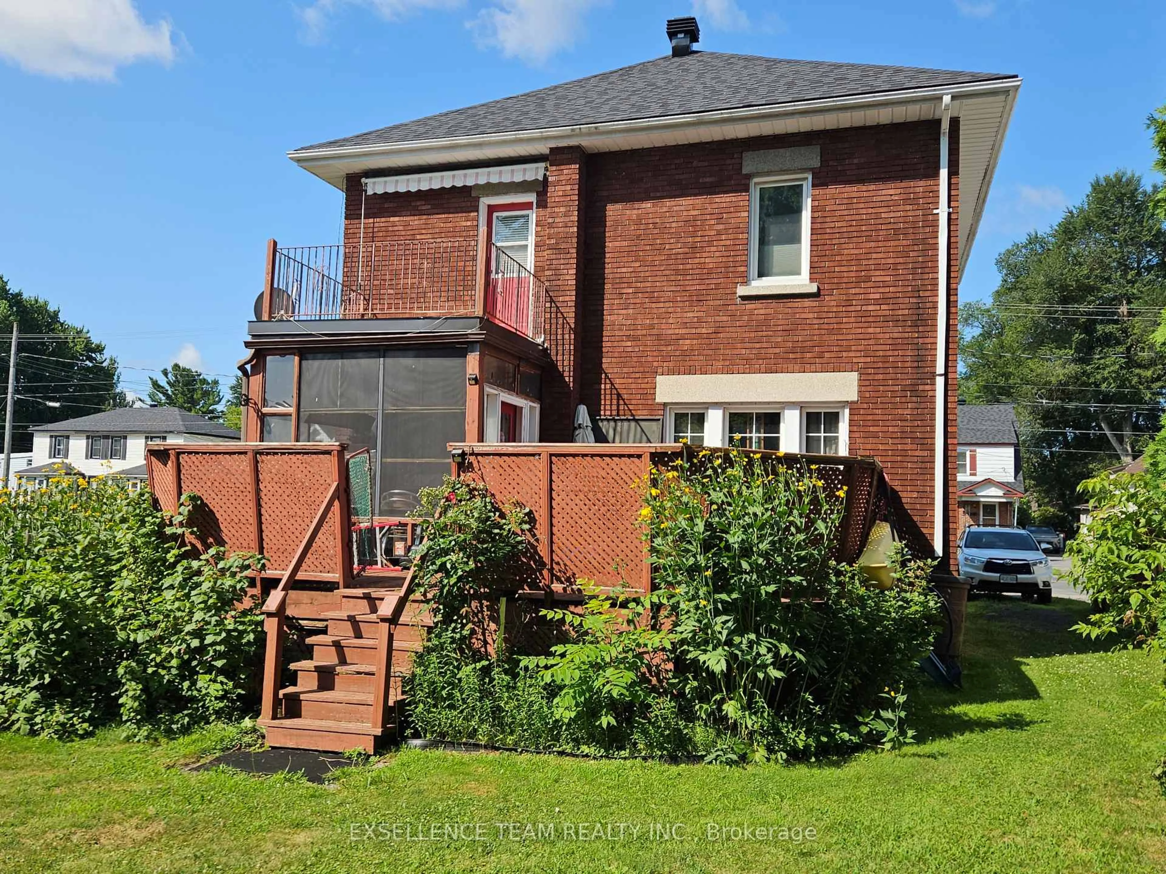 Home with brick exterior material, street for 111 Marlborough St, Cornwall Ontario K6H 4A1