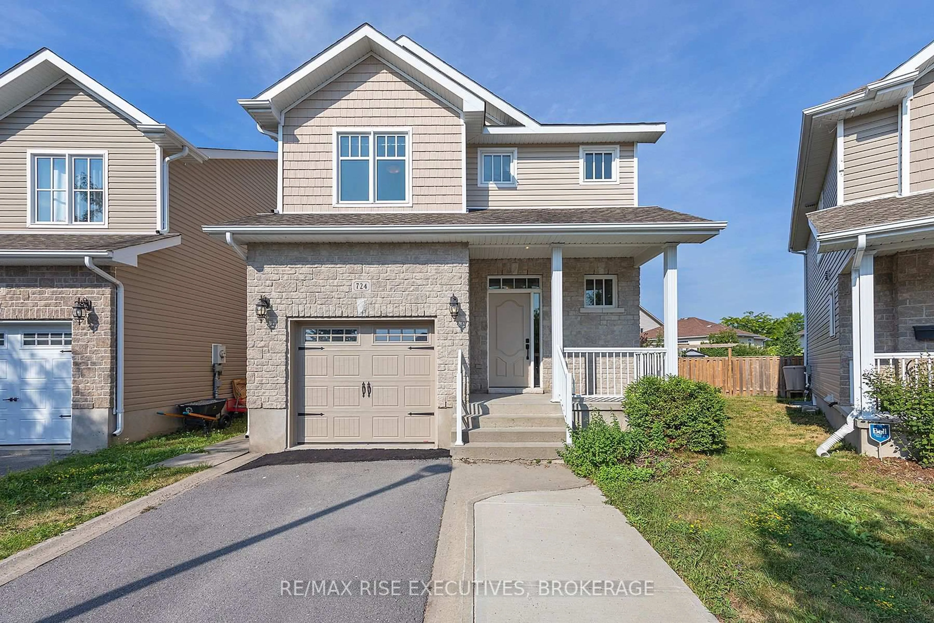 Home with vinyl exterior material, street for 724 Margaret Way, Kingston Ontario K7K 0B9
