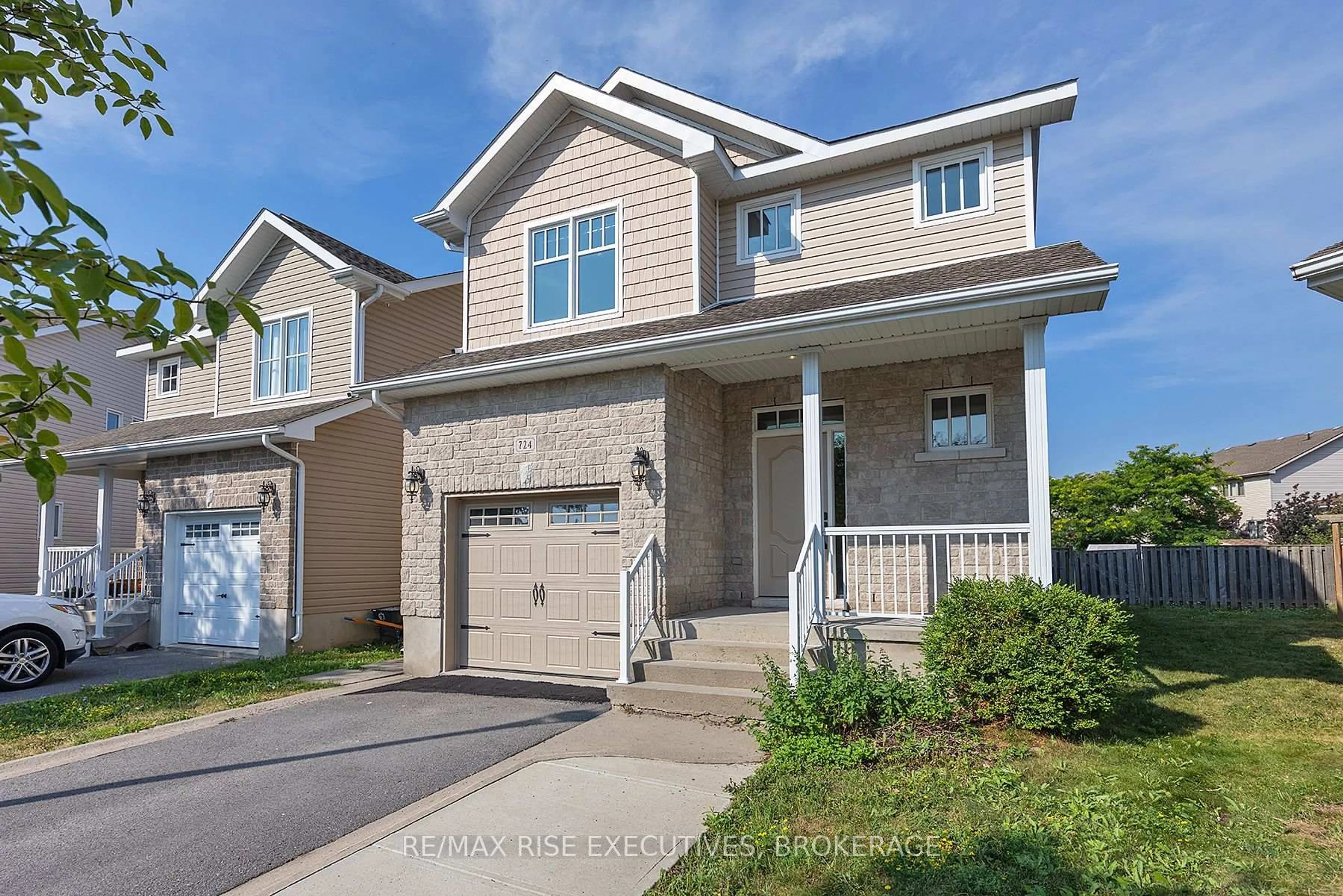 Home with vinyl exterior material, street for 724 Margaret Way, Kingston Ontario K7K 0B9