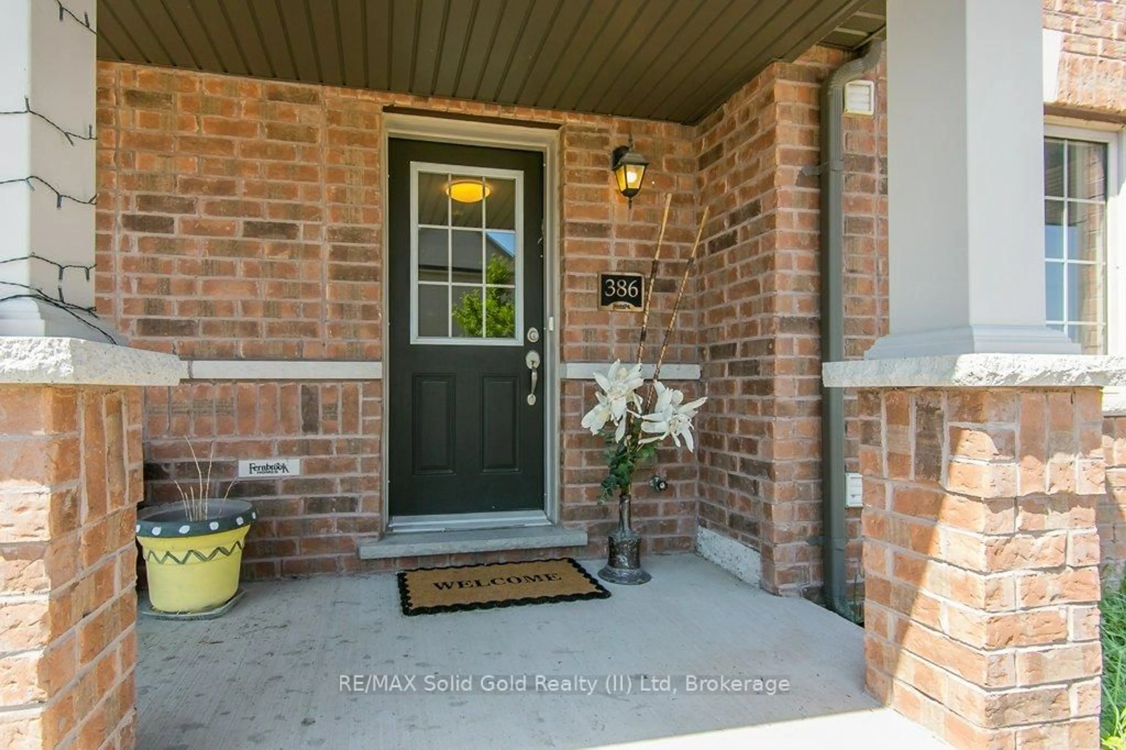 Indoor entryway for 386 Linden Dr, Cambridge Ontario N3H 0C6