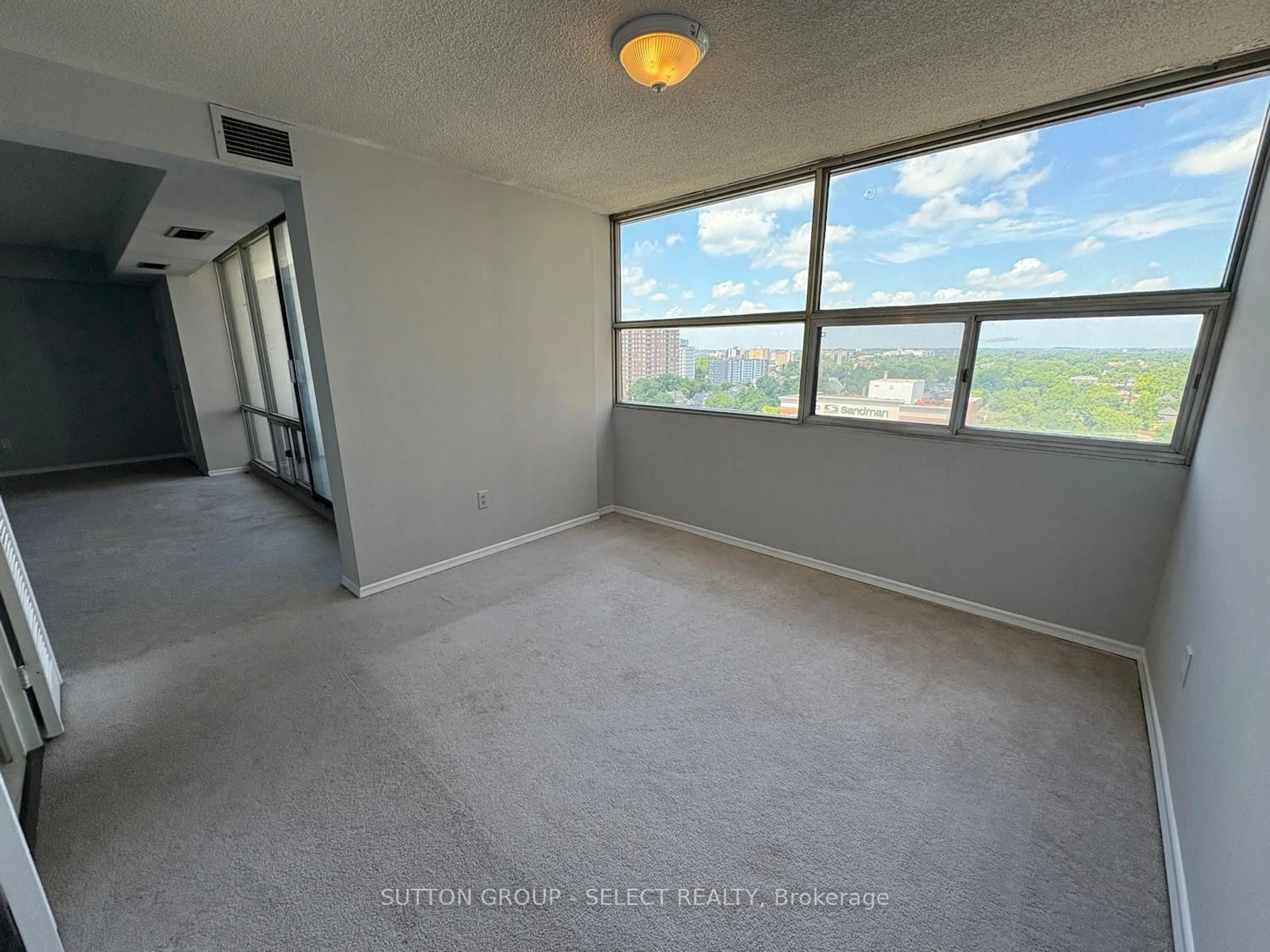 A pic of a room for 380 King St #1601, London East Ontario N6B 3L6