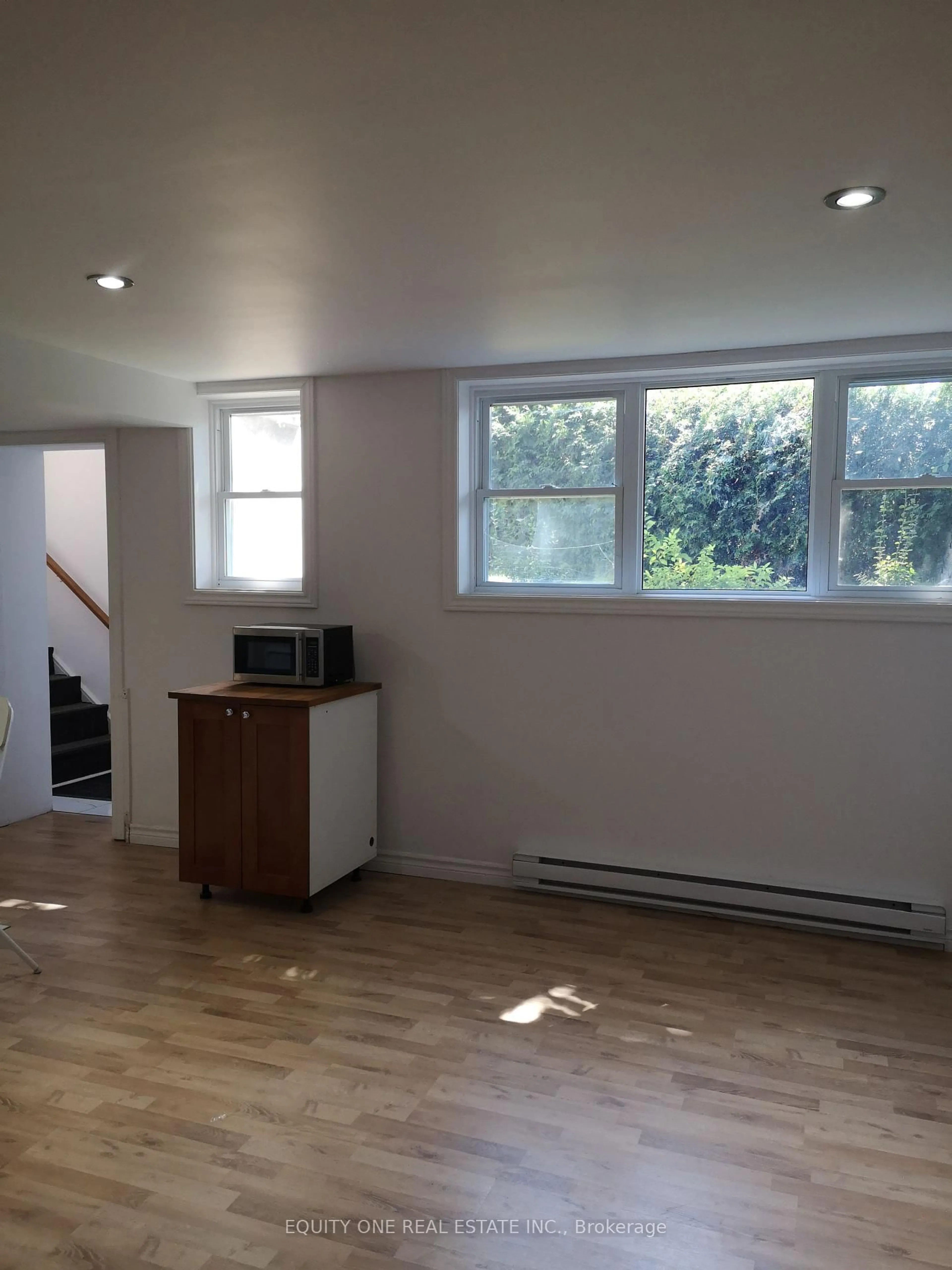 A pic of a room for 366 Maria Goretti Circ, Ottawa Ontario K1L 7K8