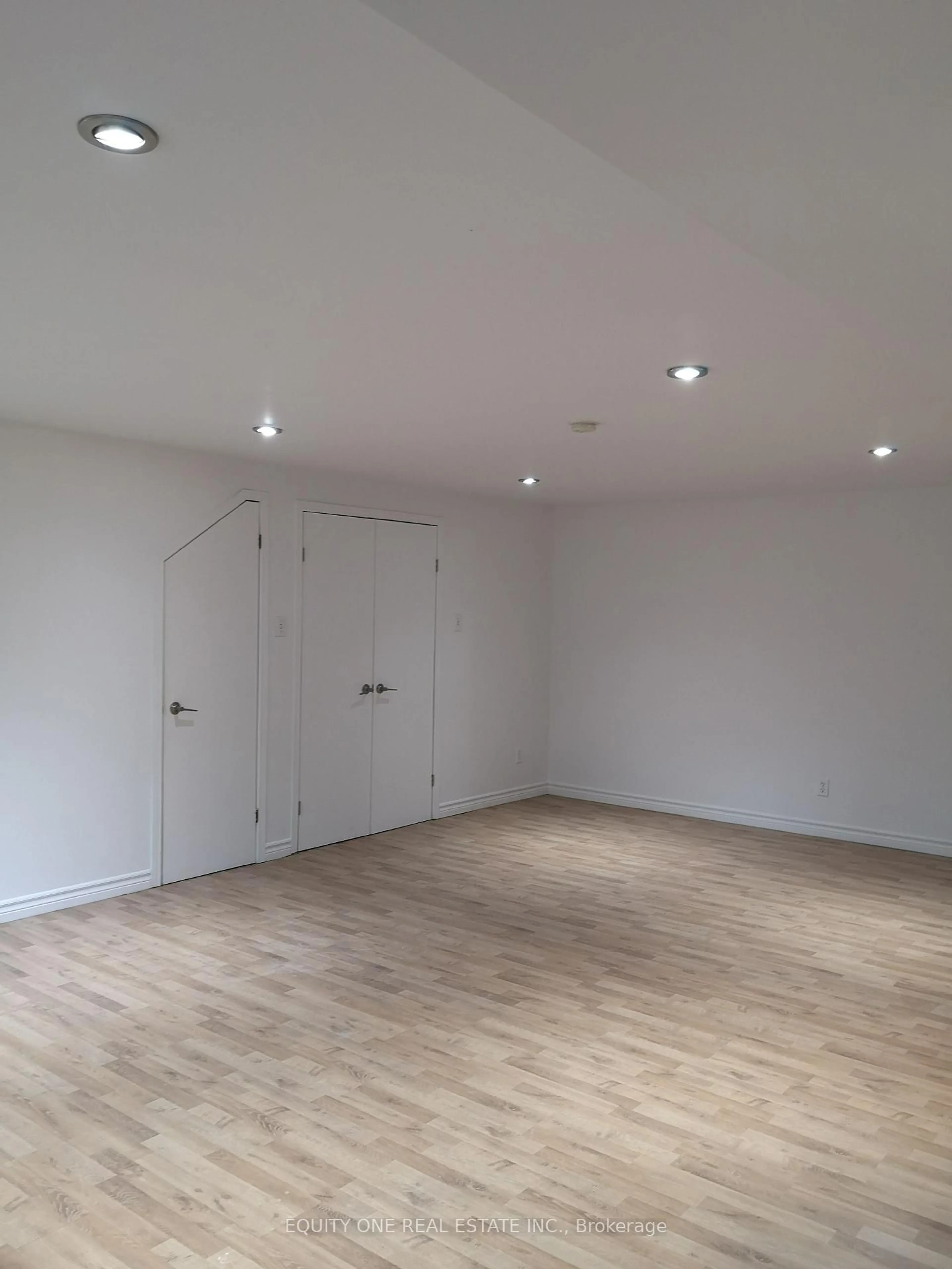 A pic of a room for 366 Maria Goretti Circ, Ottawa Ontario K1L 7K8