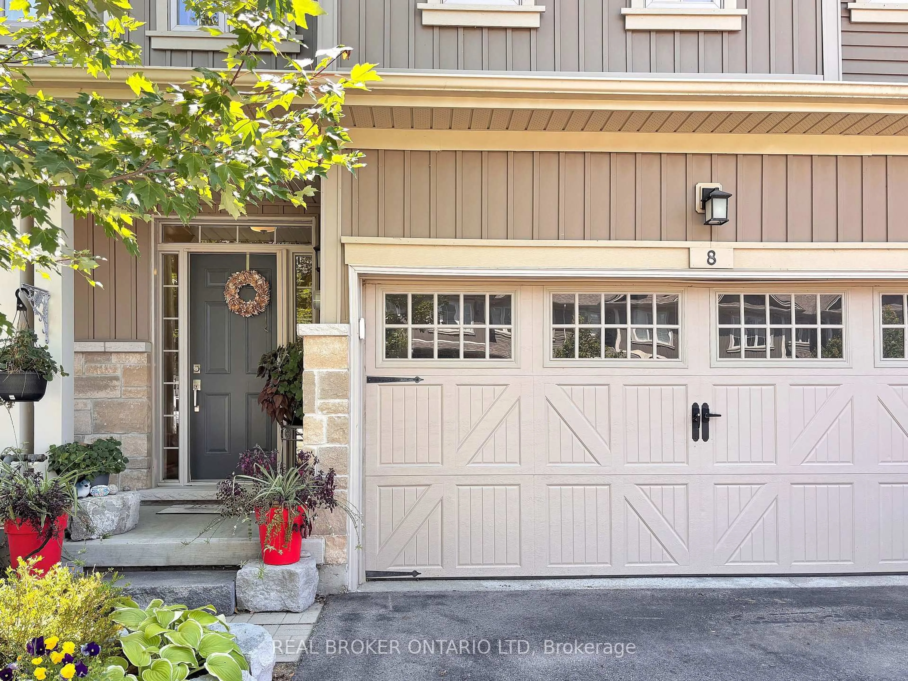 Indoor entryway for 80 Willow St #Unit 8, Brant Ontario N3L 2K6