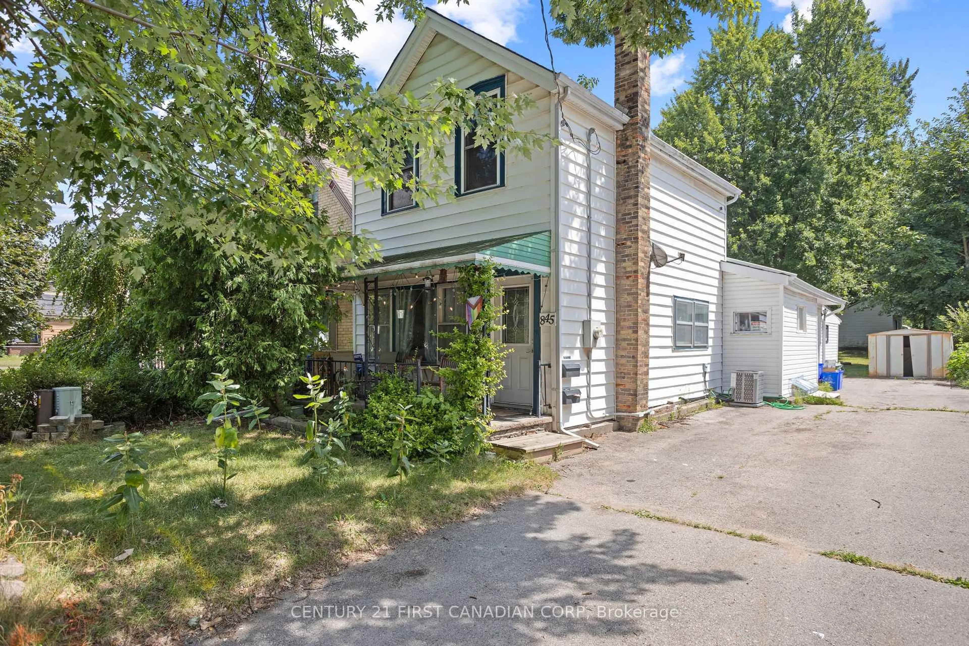 Unknown for 845 Queens Ave, London East Ontario N5W 3H7