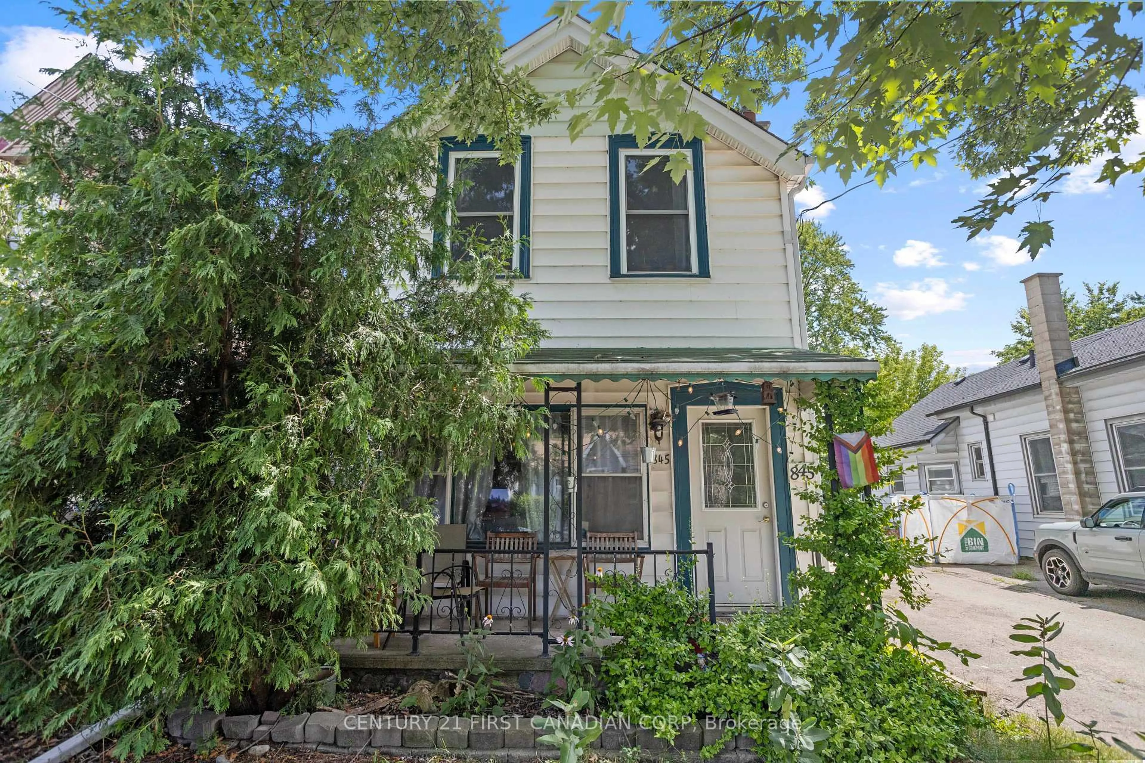 Unknown for 845 Queens Ave, London East Ontario N5W 3H7