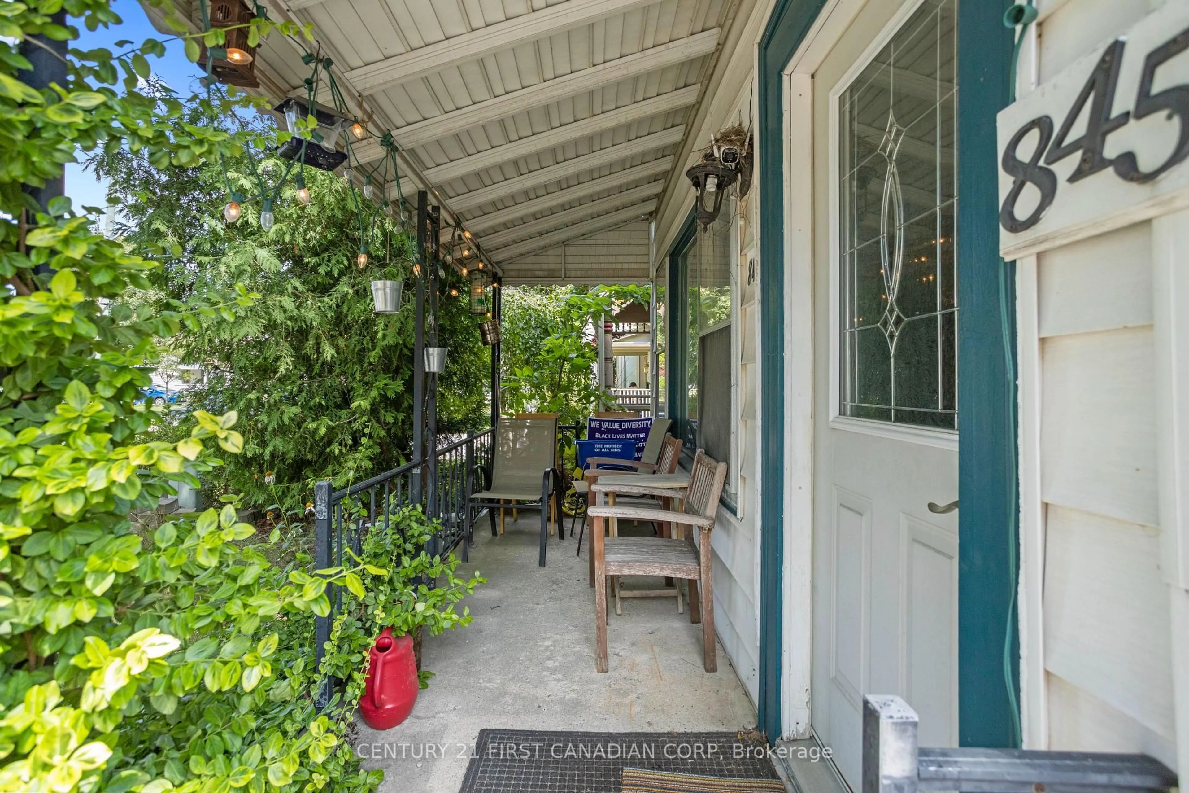 Patio, street for 845 Queens Ave, London East Ontario N5W 3H7