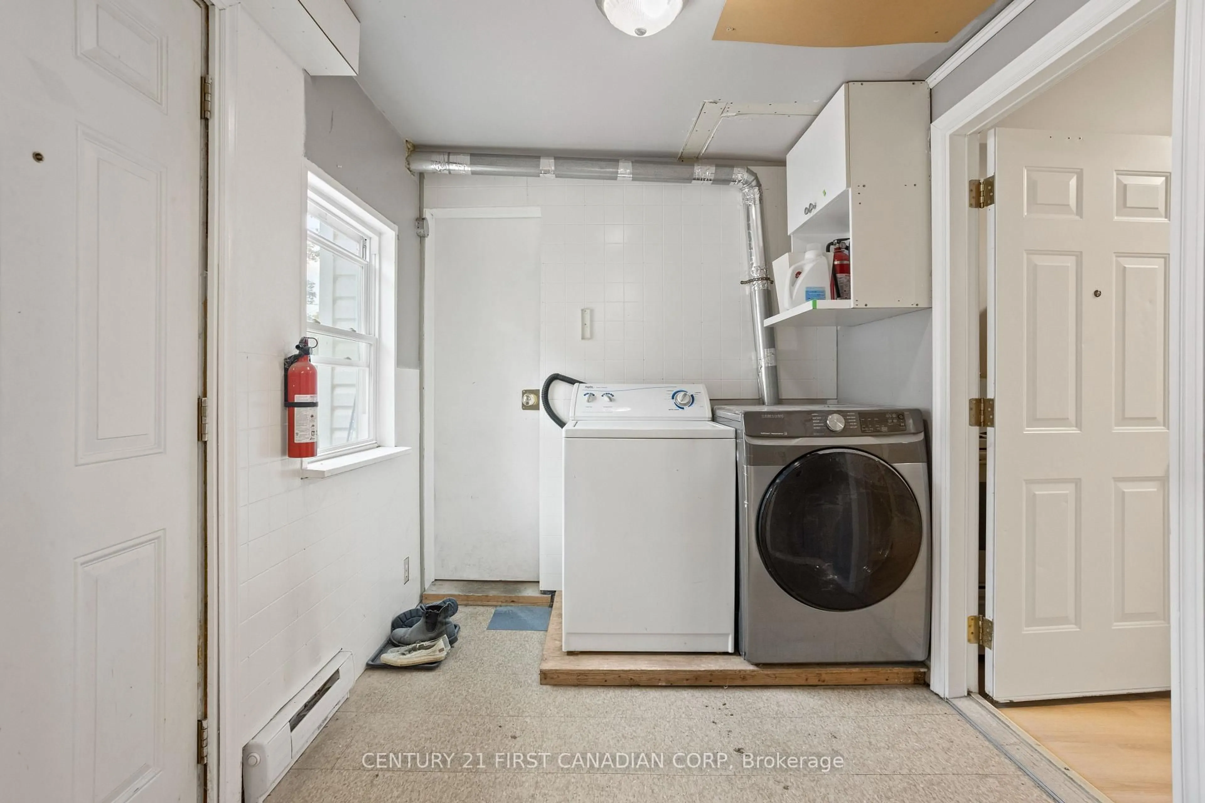 Laundry room for 845 Queens Ave, London East Ontario N5W 3H7
