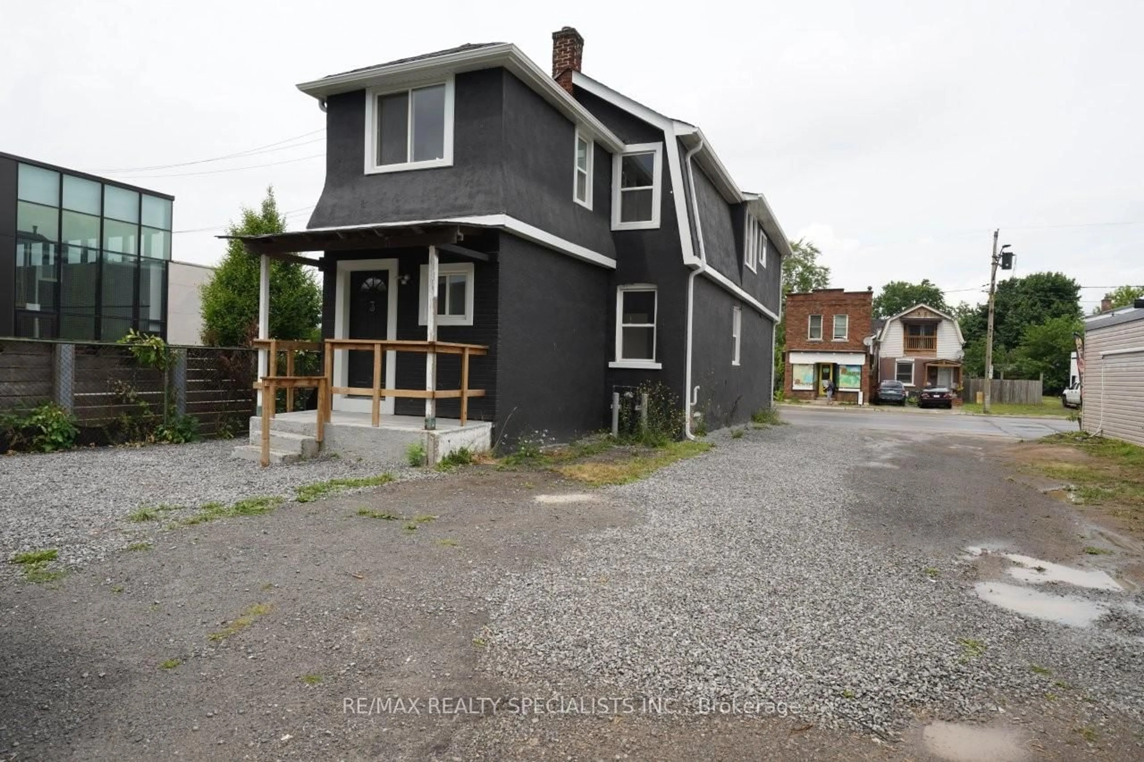 Patio, street for 455 East Main St, Welland Ontario L3B 3X7