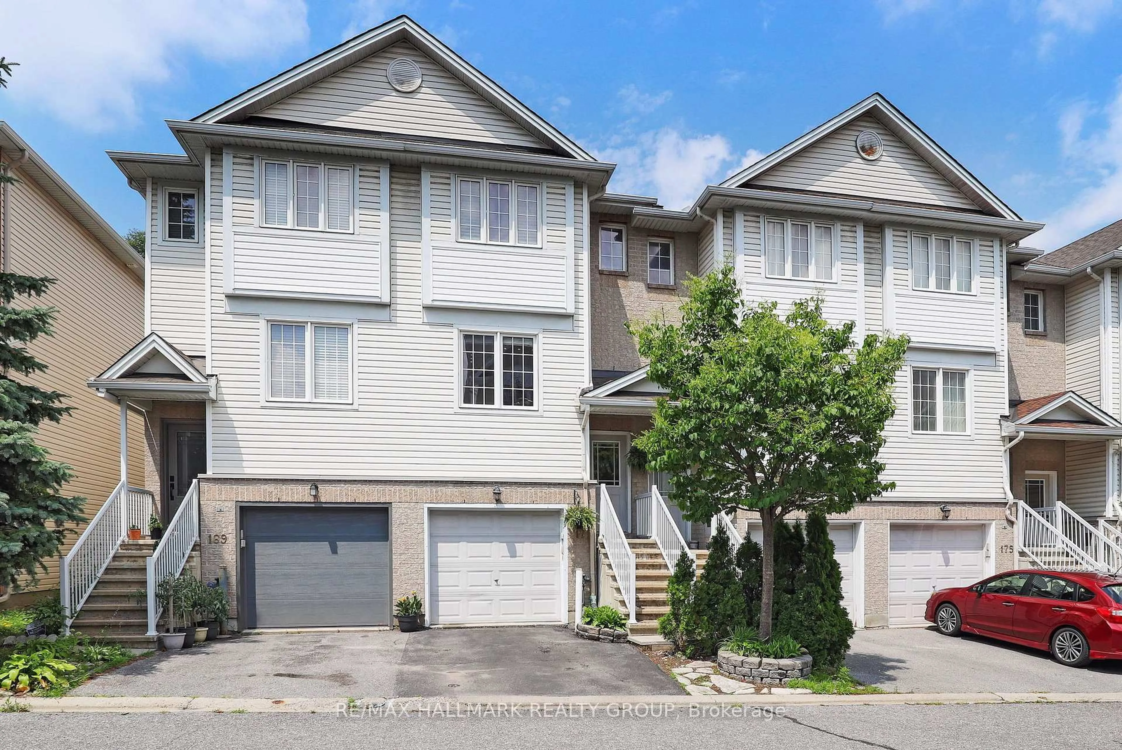 A pic from outside/outdoor area/front of a property/back of a property/a pic from drone, street for 171 Fordham Private, Ottawa Ontario K2C 4G6