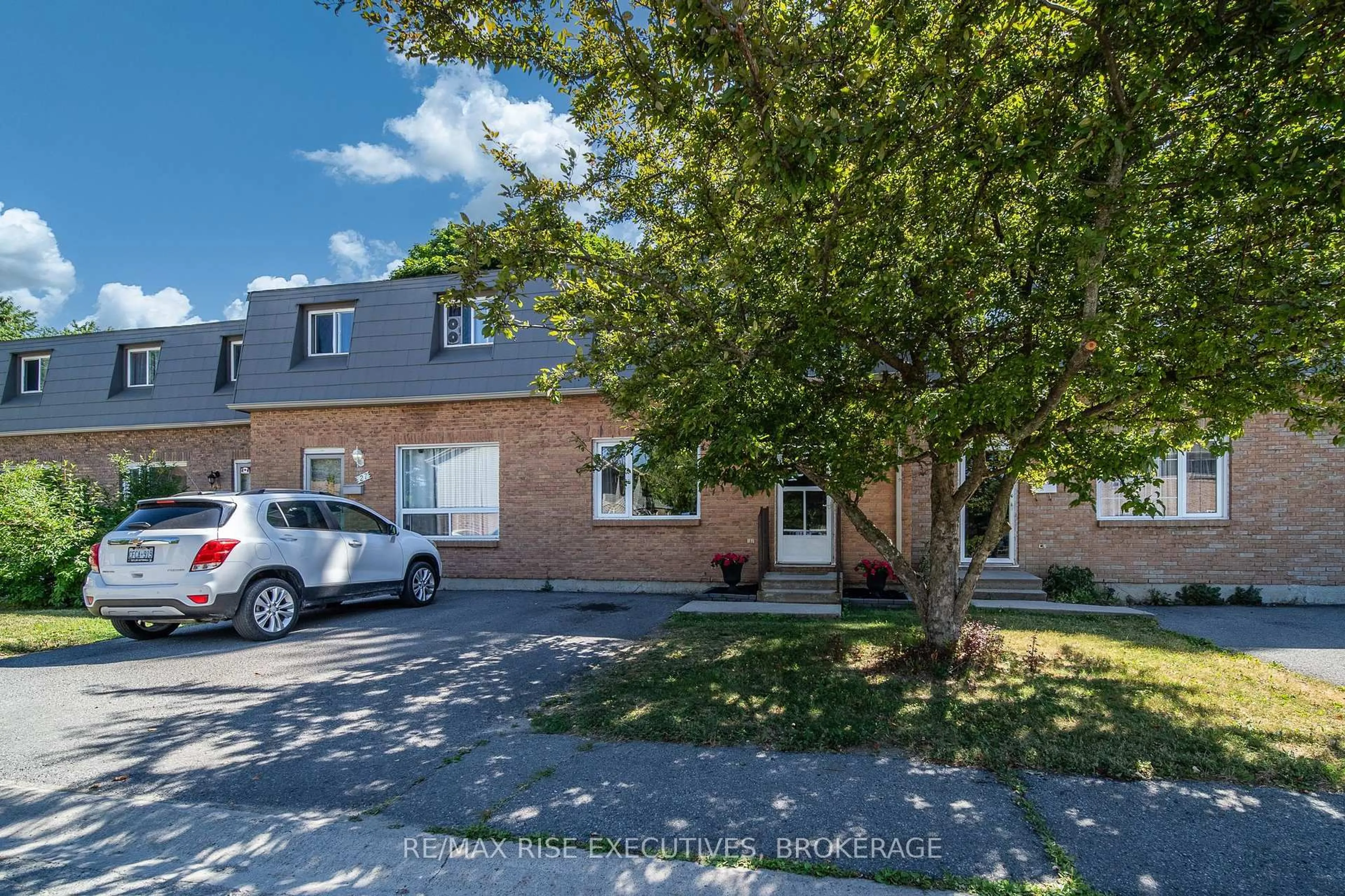 A pic from outside/outdoor area/front of a property/back of a property/a pic from drone, street for 25 Rosemund Pl, Kingston Ontario K7M 6Y6