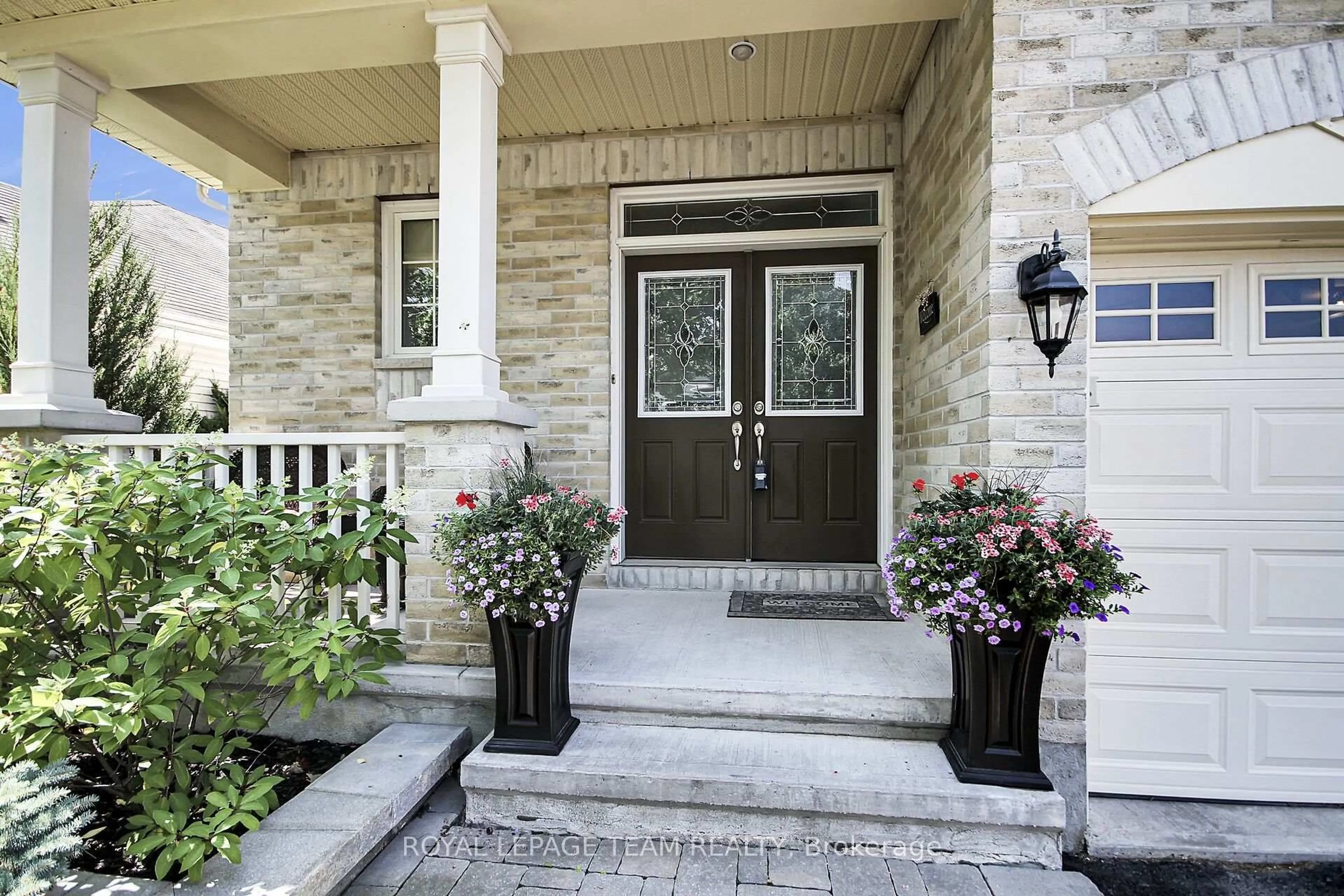 Indoor entryway for 936 Rossburn Cres, Ottawa Ontario K2J 0Y5