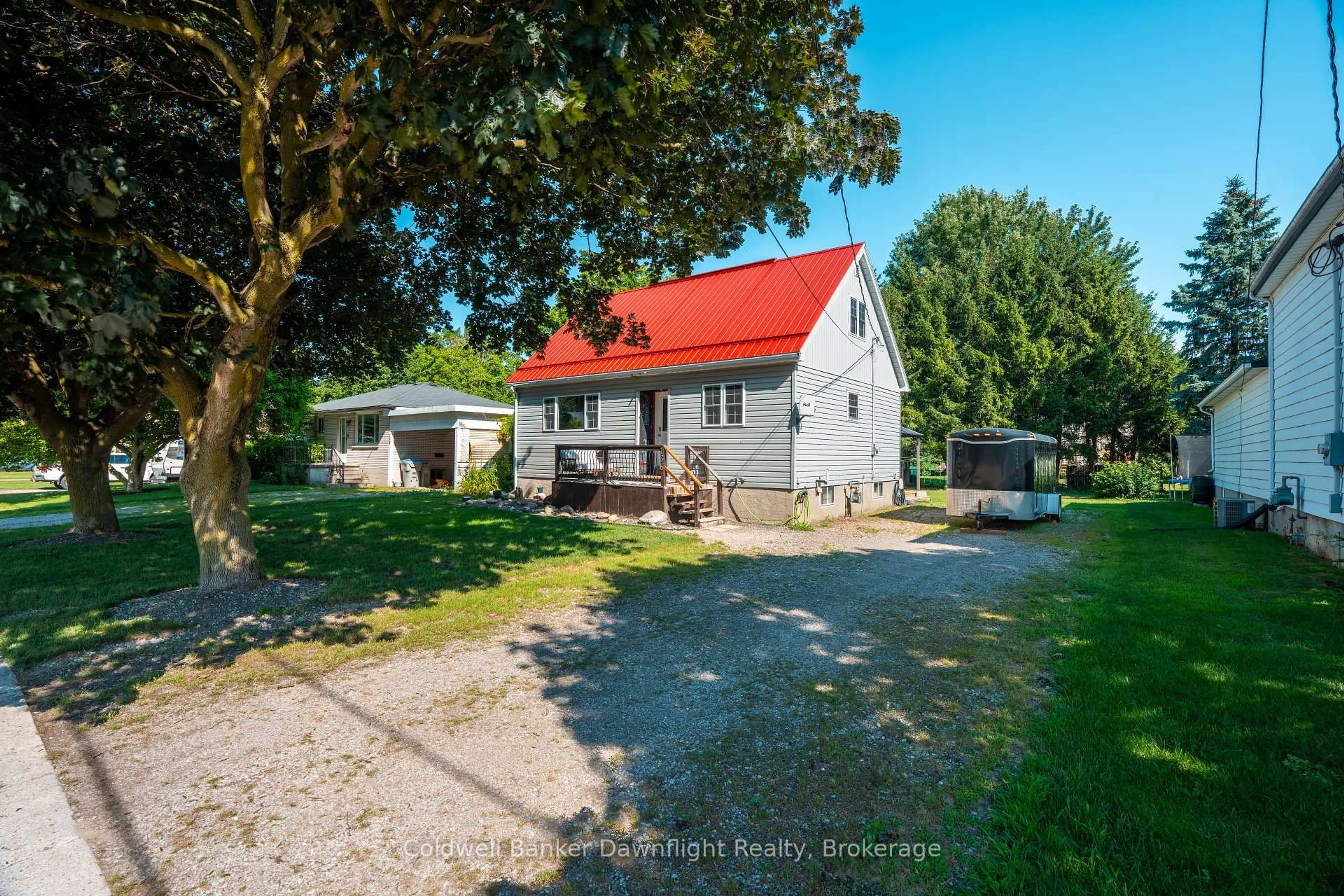 A pic from outside/outdoor area/front of a property/back of a property/a pic from drone, street for 156 Richmond St, Bluewater Ontario N0M 1X0