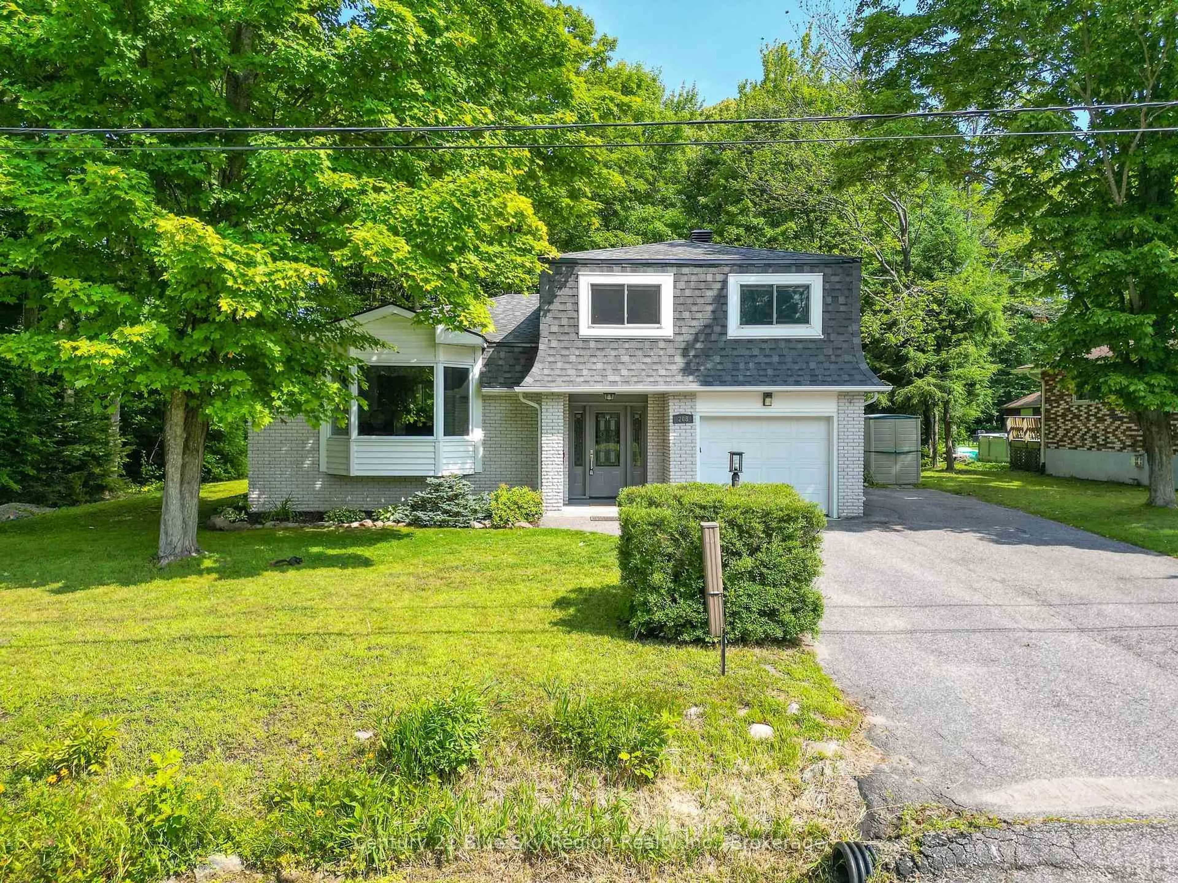 A pic from outside/outdoor area/front of a property/back of a property/a pic from drone, street for 208 Mcnaughton Ave, North Bay Ontario P1C 1G7