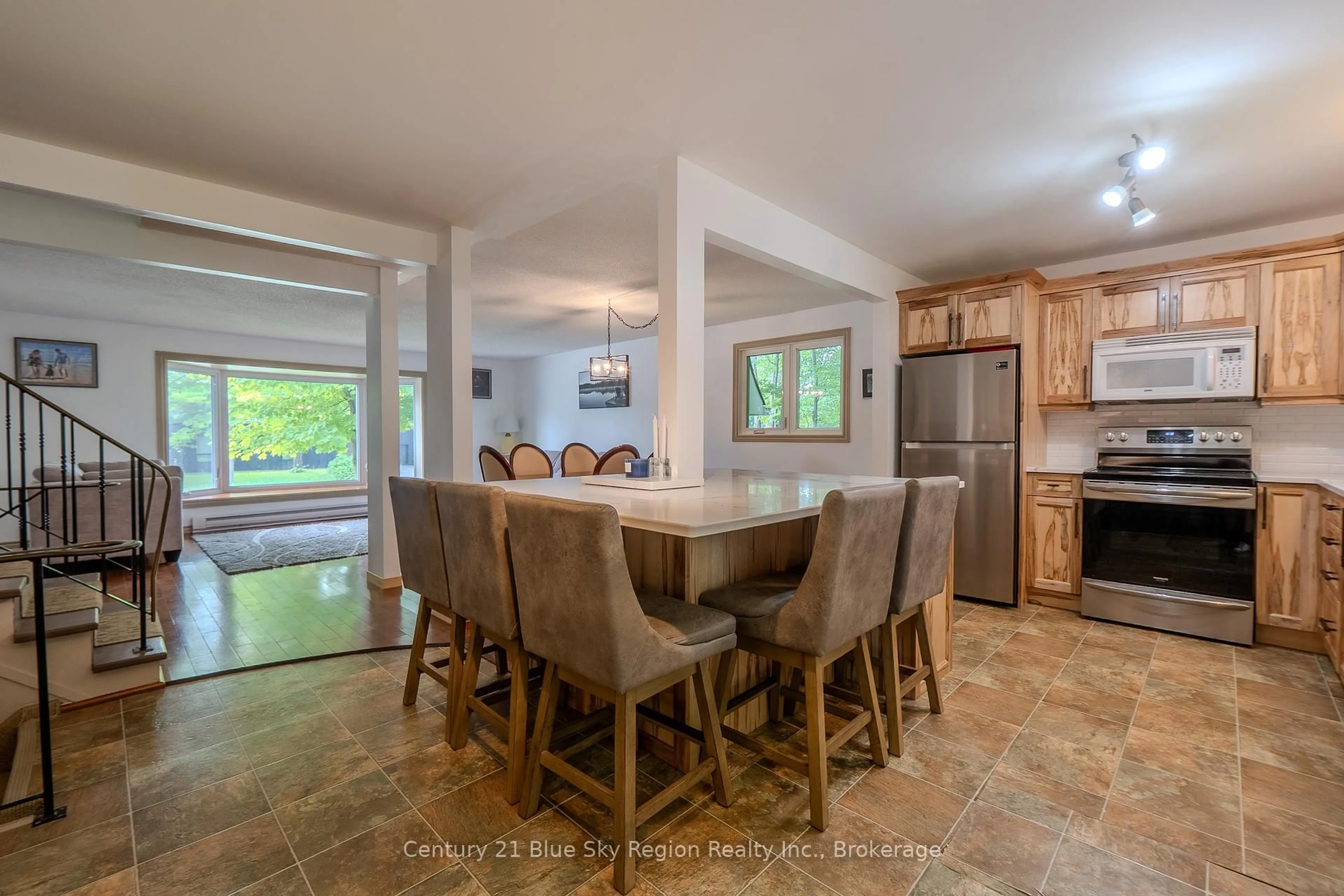 Open concept kitchen, ceramic/tile floor for 208 Mcnaughton Ave, North Bay Ontario P1C 1G7