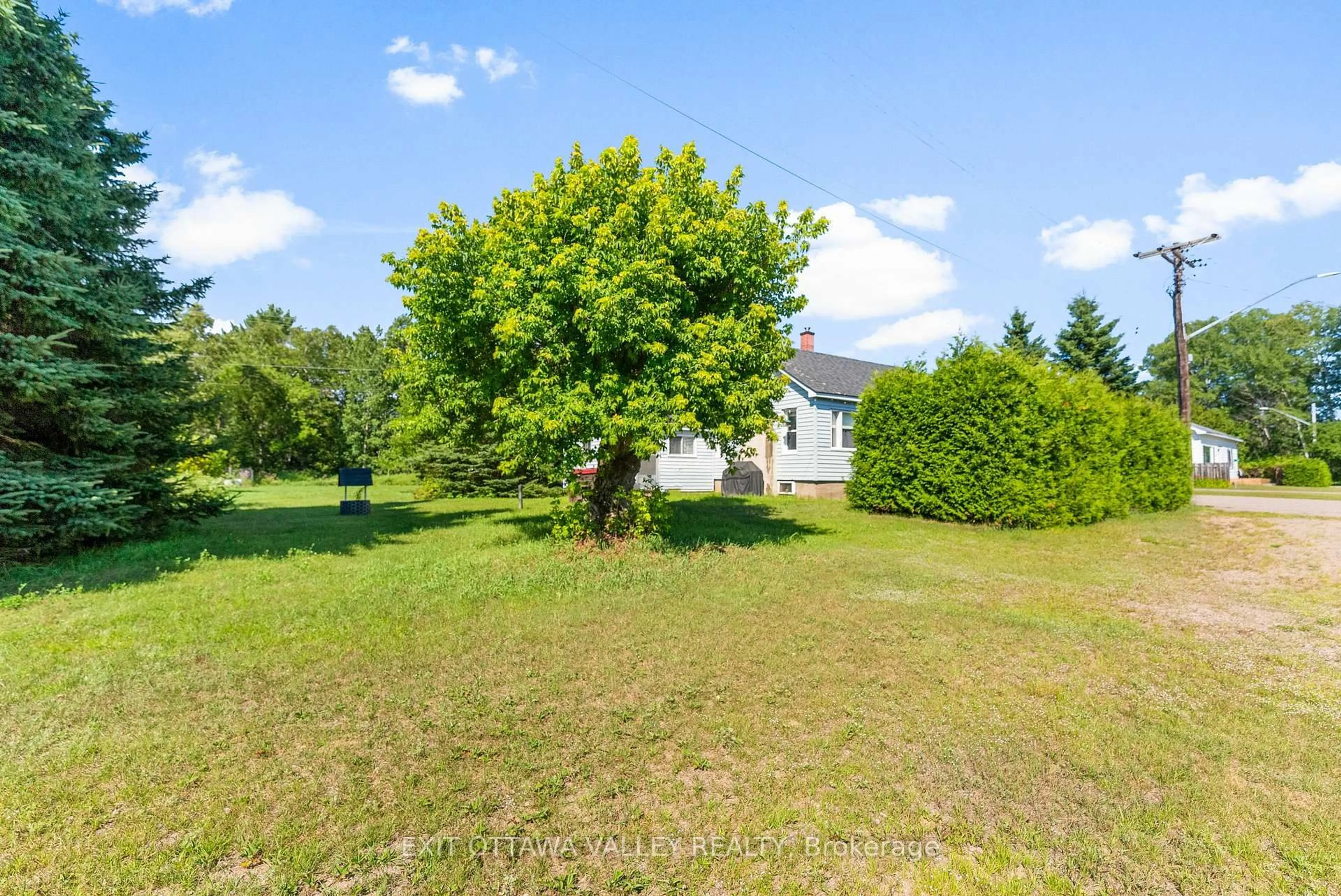 A pic from outside/outdoor area/front of a property/back of a property/a pic from drone, unknown for 15 Philip St, Barry's Bay Ontario K0J 1B0
