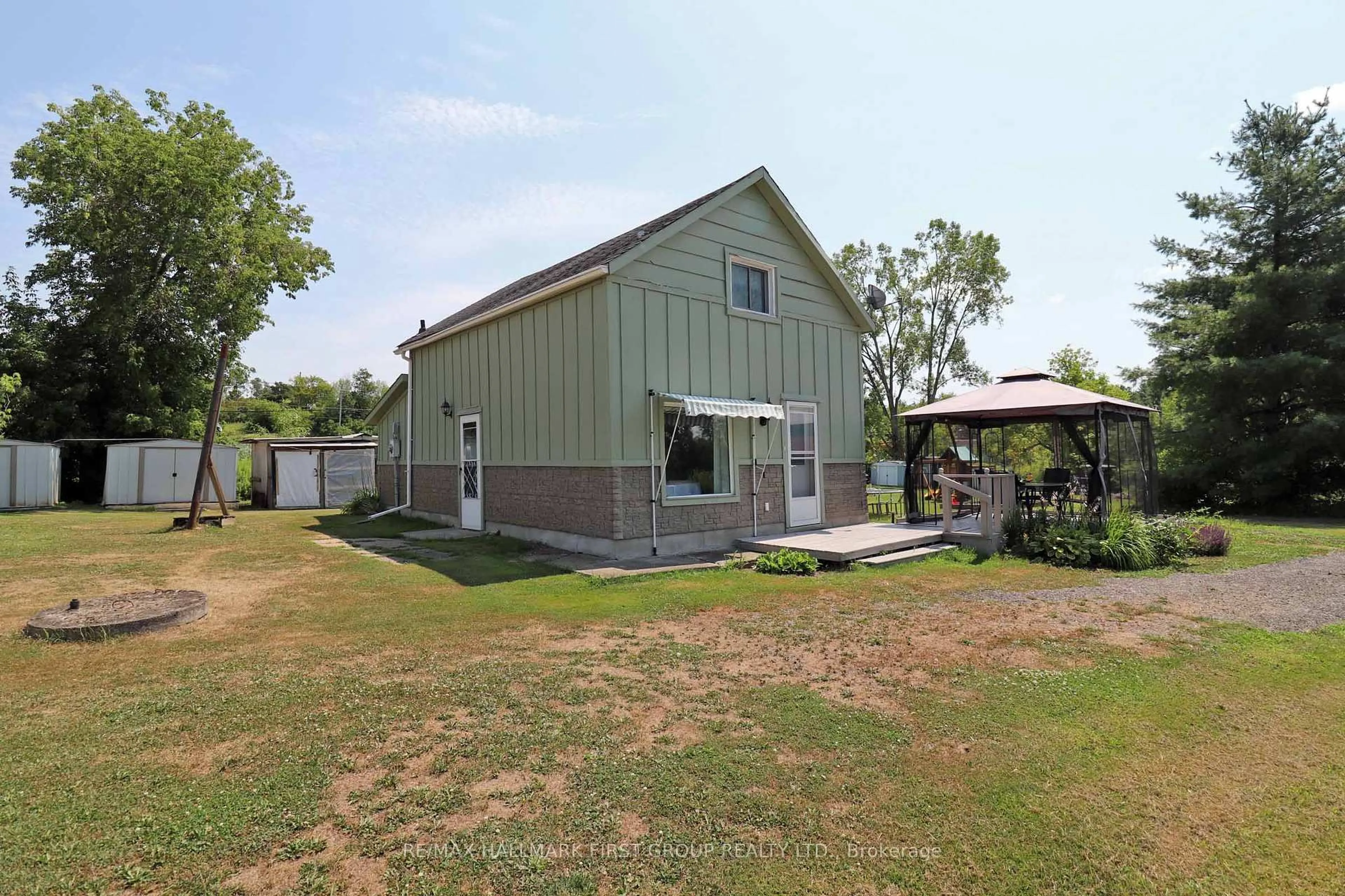 Home with vinyl exterior material, unknown for 52 Hungerford St, Tweed Ontario K0K 3J0