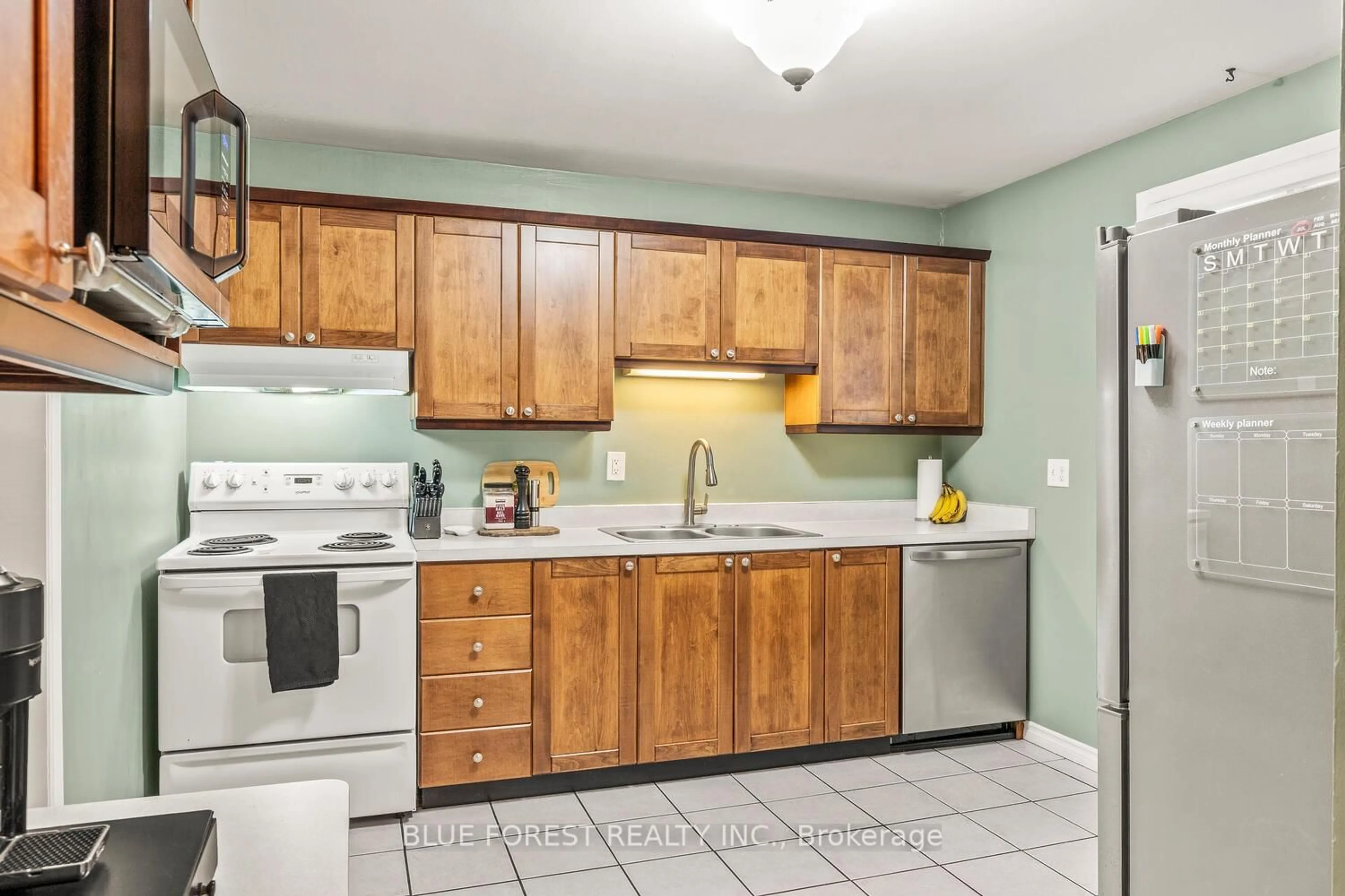 Standard kitchen, ceramic/tile floor for 460 Southdale Rd #11, London South Ontario N6E 1A4
